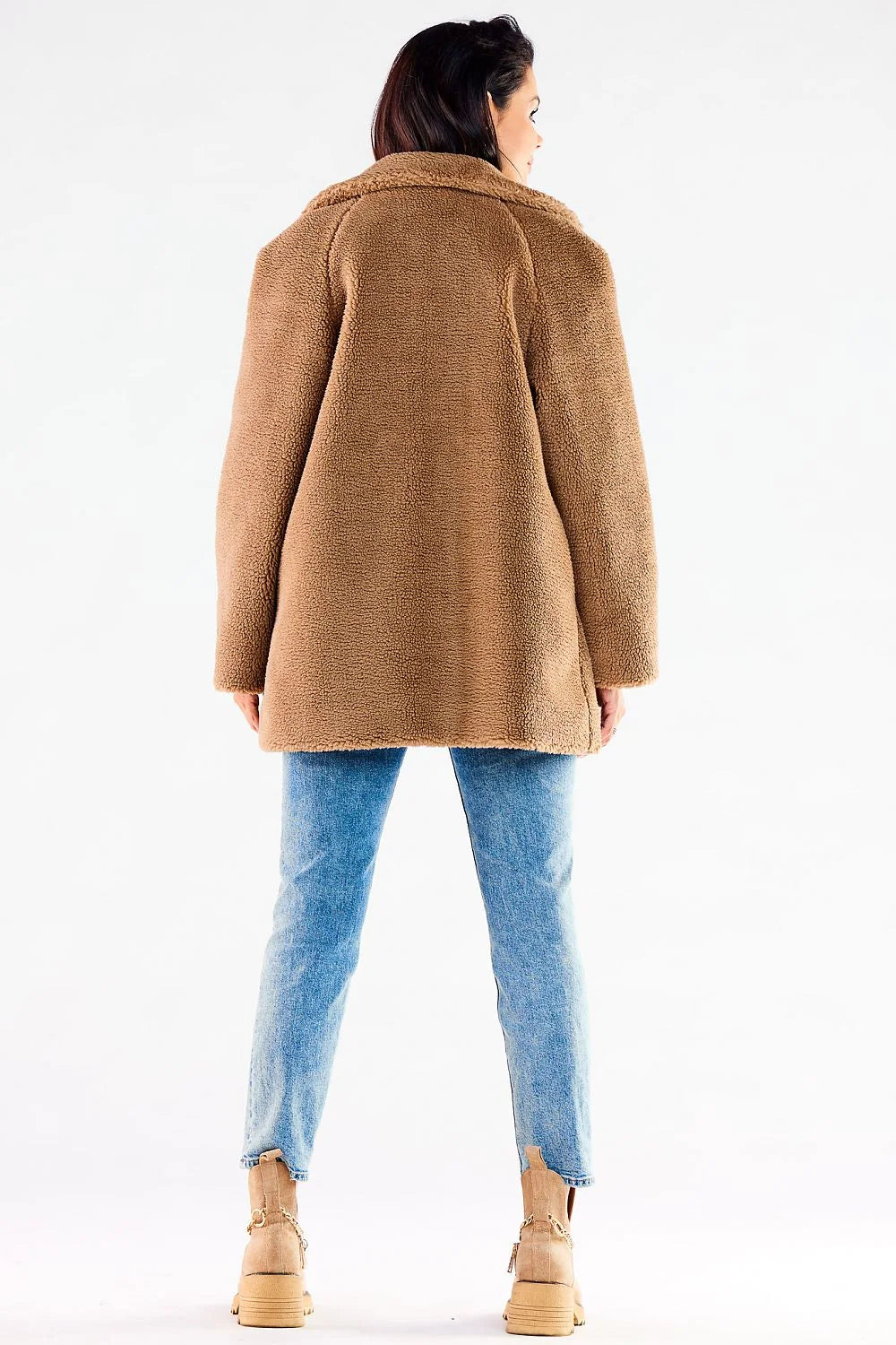 Manteau en fausse fourrure camel ample col large fermeture pressionnée poches latérales doublure en tissu polyester 100% Pologne femme automne hiver