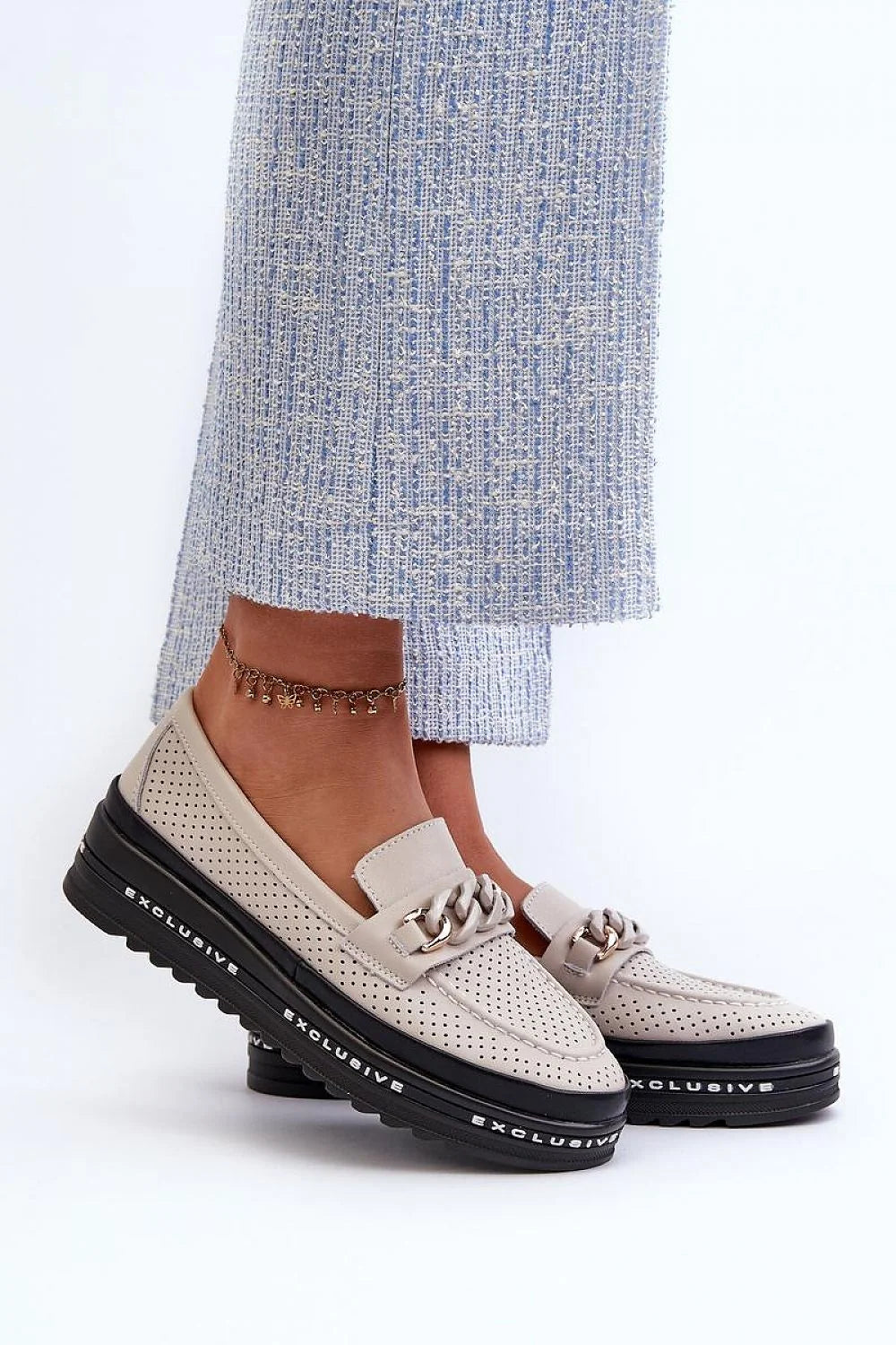 Mocassins pour femmes en cuir perforé chaîne métallique plateforme comfort style élégant occasion semi-formelle mode été