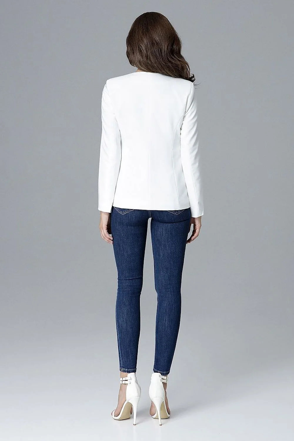 Blazer femme noir chic ajusté en tissu élégant pour un style moderne et décontracté