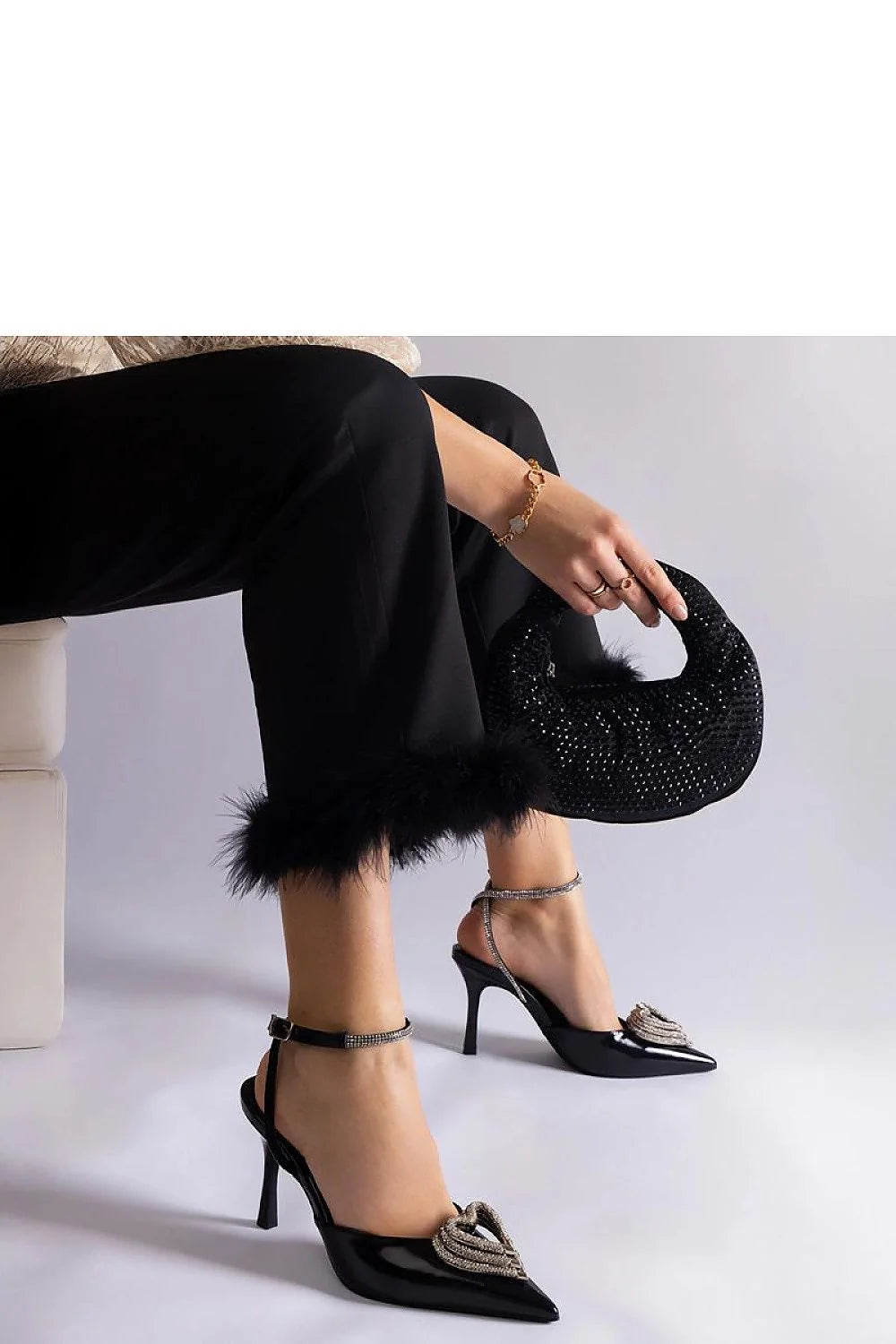Escarpins à talons hauts ouverts ornés de strass argenté noir en cuir écolo fermeture à boucle design raffiné pour femme élégance soirées cocktails mode high-tech