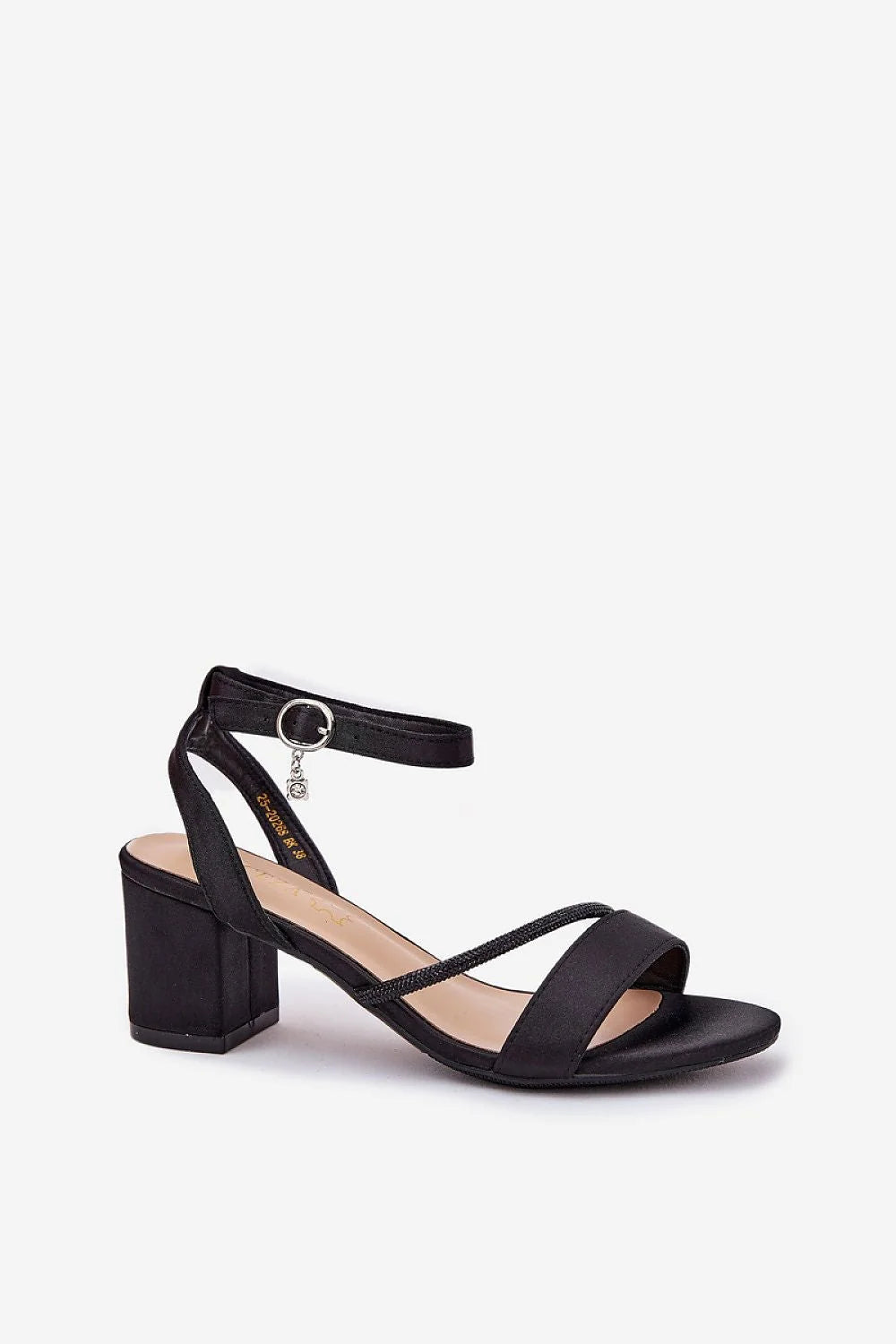 sandales femme élégantes cuir noir talon carré confortable moderne formelle brides fines boucle métallique chaîne pendante bloc semelle intérieure ergonomique