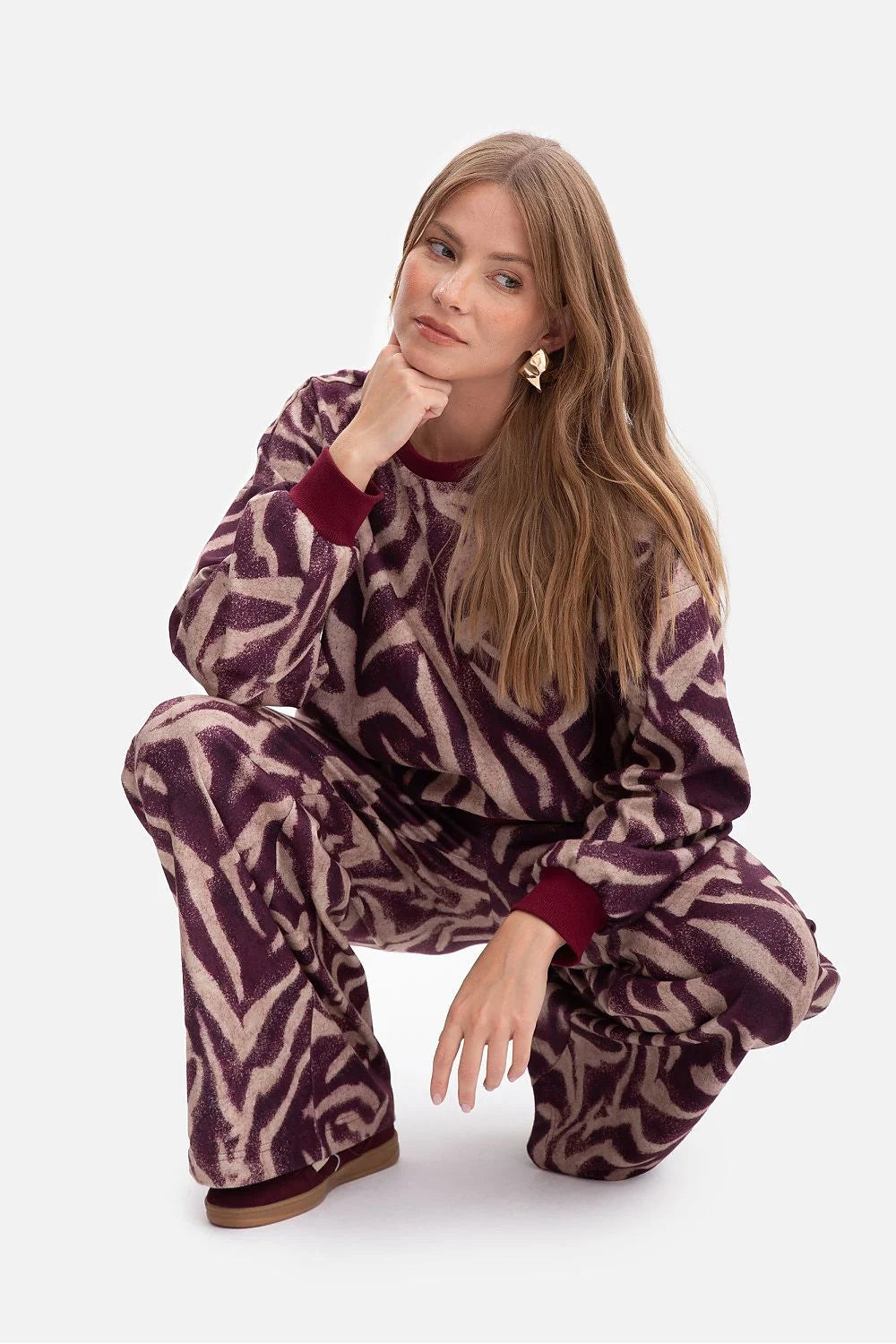 sweatshirt femme oversize boxy maille douce grattée imprimé zèbre bordeaux beige col rond manches bouffantes poignets côtelés taille hanches