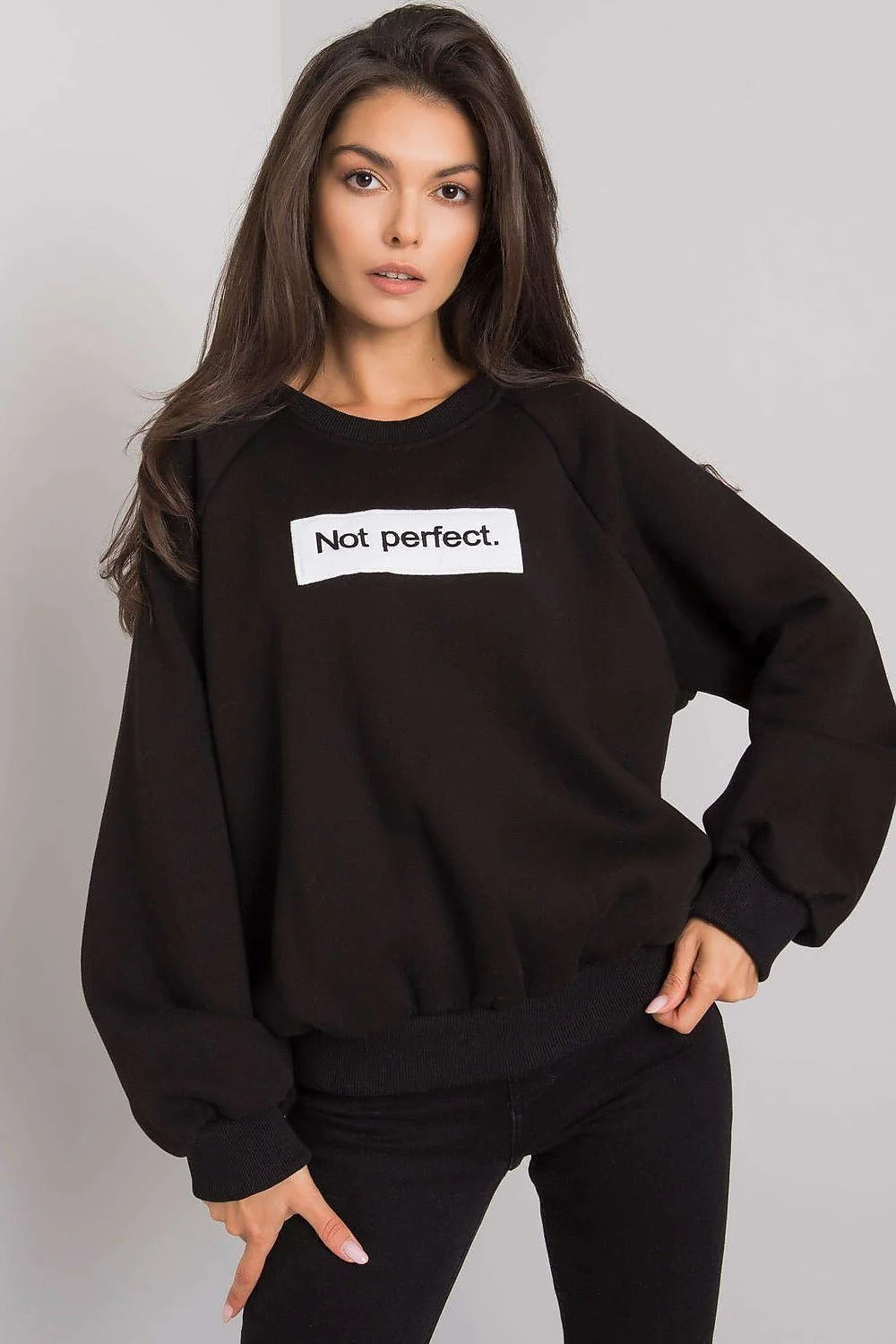 sweatshirt femme oversize gris clair molletonné doux manches longues raglan col rond côtelés poignets imprimé Not perfect brodé
