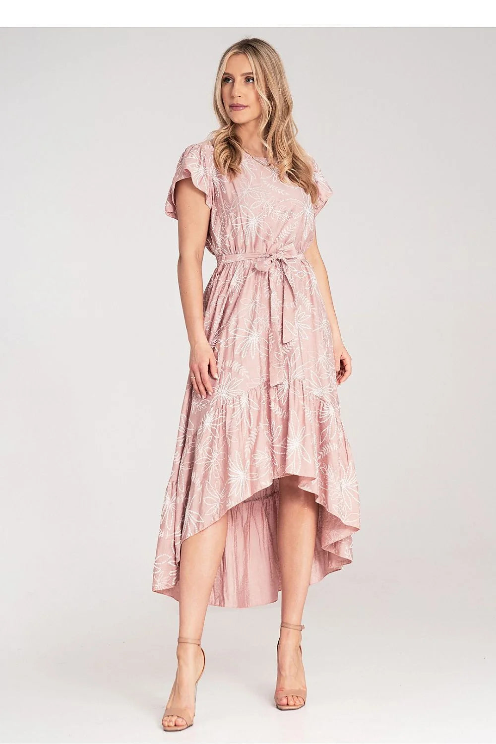 Robe de jour Figl robe bohème-chic rose pâle motifs floraux blancs tissu léger manches volants ceinture assortie taille ajustable
