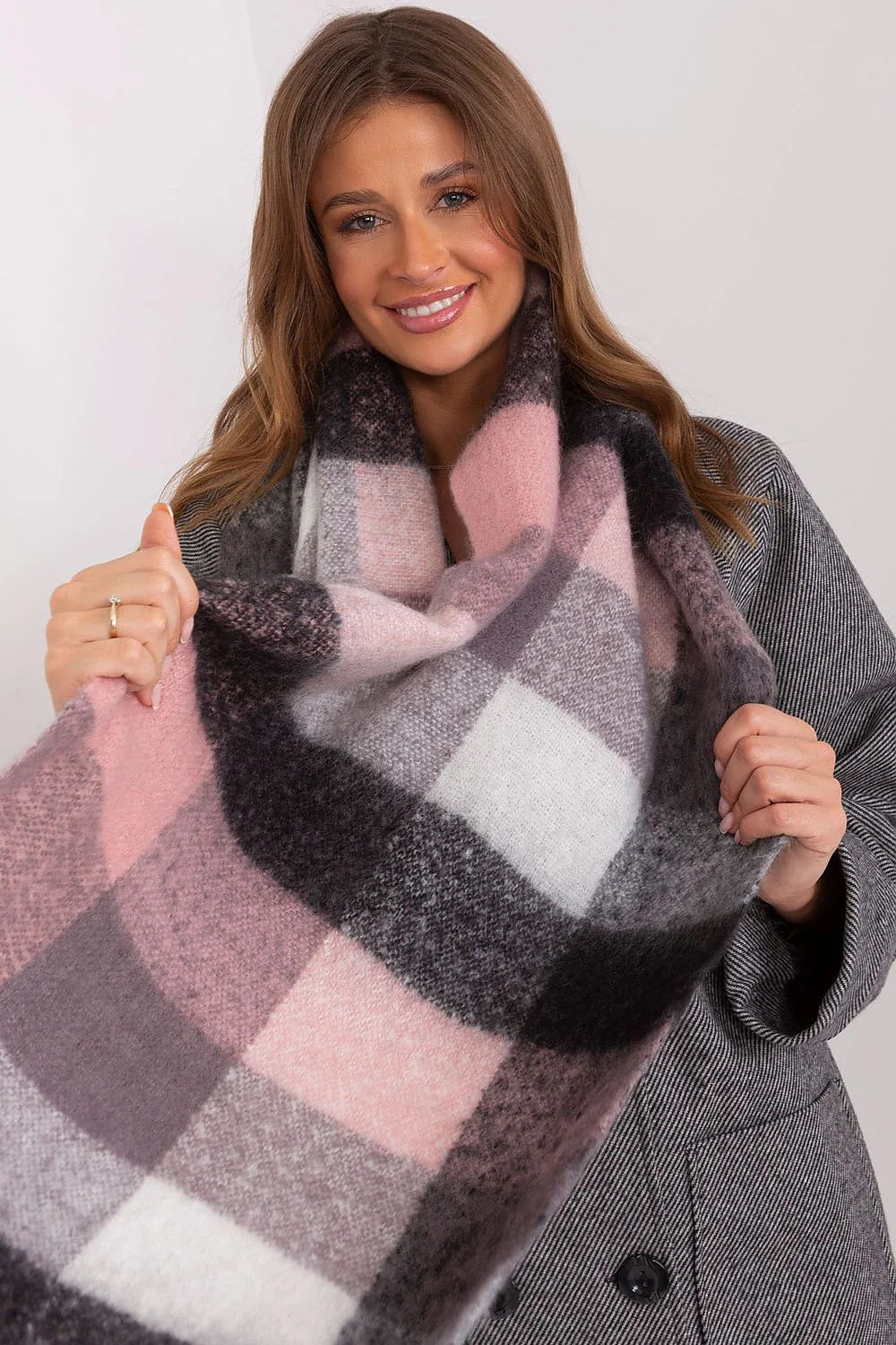 Châle pour femme élégant à carreaux colorés longueur maximale franges pompons doux mode automne hiver polyester résistant