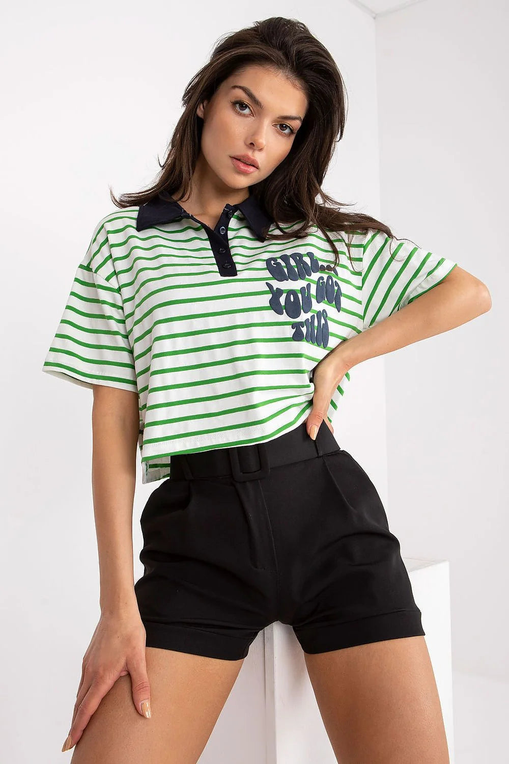 Haut et short en tissu rayé vert et blanc, coton élasthanne, style décontracté, crop top et taille haute, idéal pour été