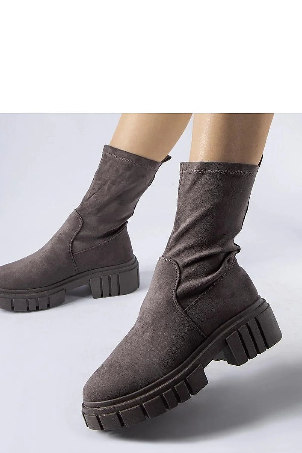 Bottes audacieuses pour femmes mi-mollet semelle épaisse crantée grise en daim/nubuck coupe ajustée talon surélevé mode urbaine