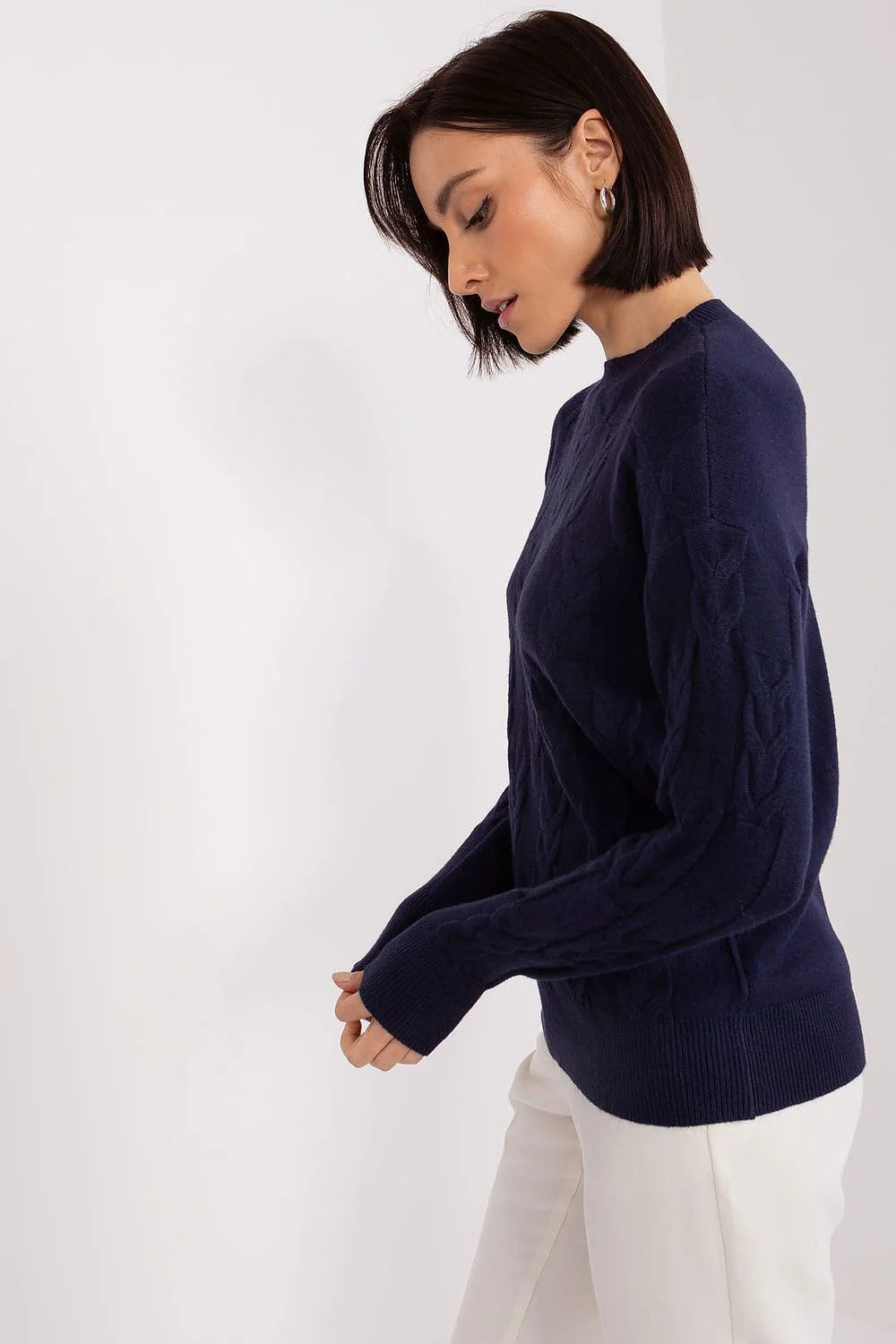 pull femme bleu marine torsades col rond manches longues coupe ajustée maille douce côtelée polyvalent chic décontracté intemporel durable