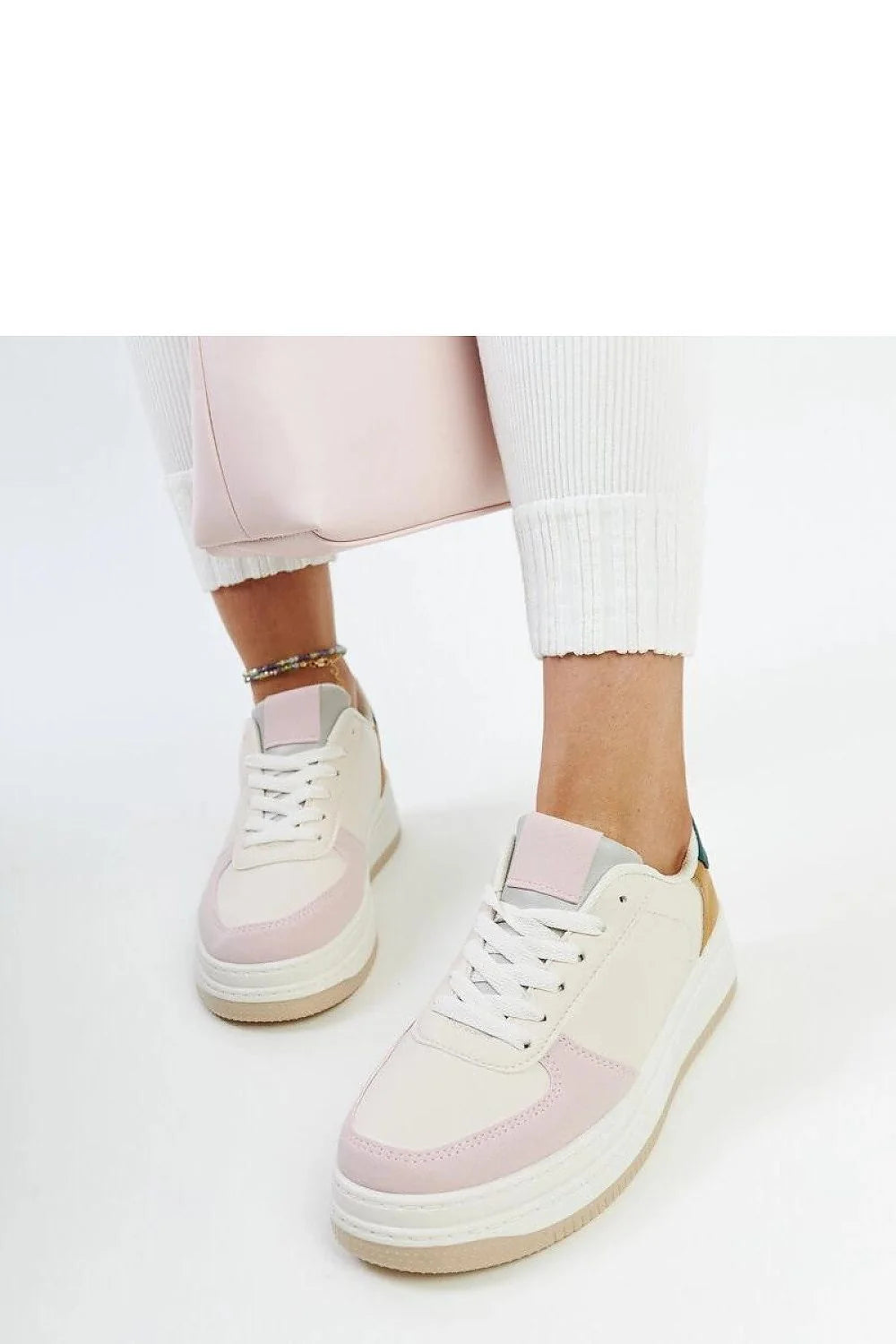 Baskets Solea design épuré sportswear mode féminine Adidas confortable plateforme moyenne couleur pastel lacets caoutchouc