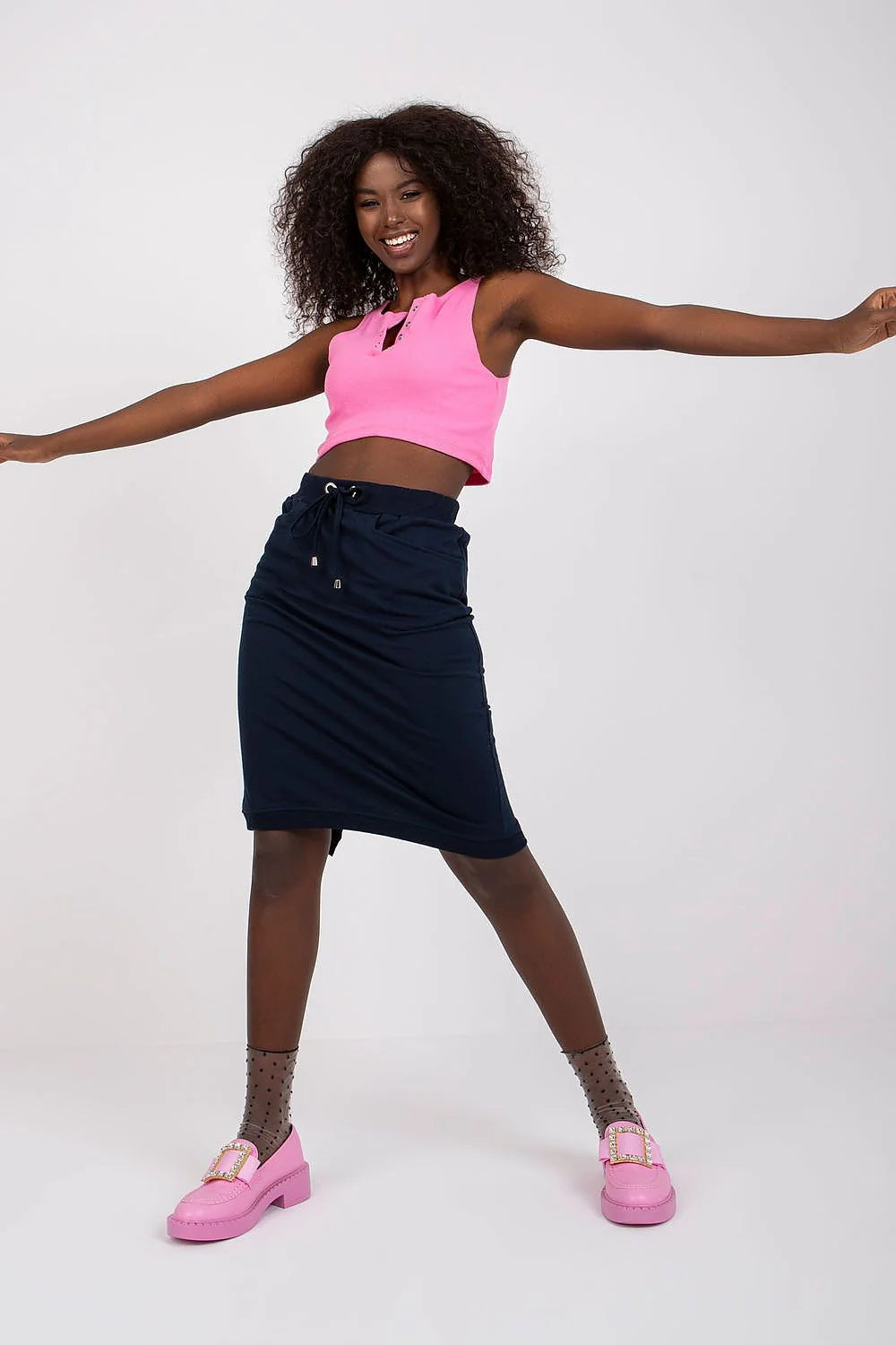 Ensemble mode femme robe ajustée top court manches courtes jupe élastique sandales talons noires