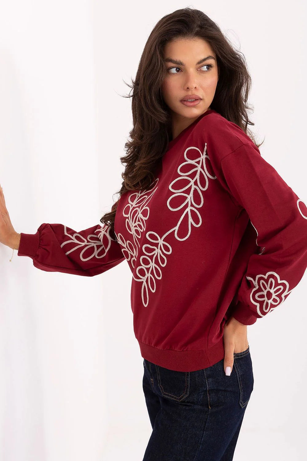sweatshirt femme bordeaux molleton coton élasthanne col rond manches longues bouffantes broderie blanche contrastée poignets côtelés coupe décontractée