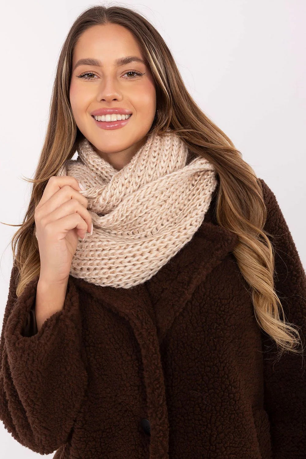 snood femme infinity tube grosse maille beige clair moelleuse texturée tricot épais grand volume double tour chaleur isolante