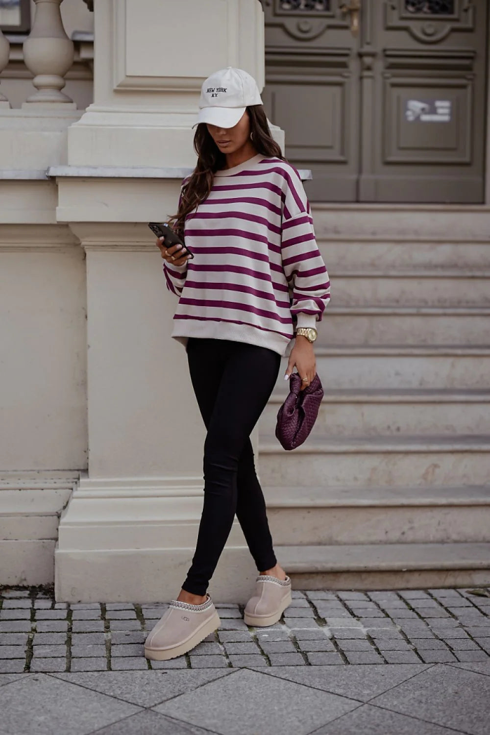 sweat STREL rayures beige bordeaux oversize col rond épaules tombantes manches longues bords côtelés coupe courte maille coton