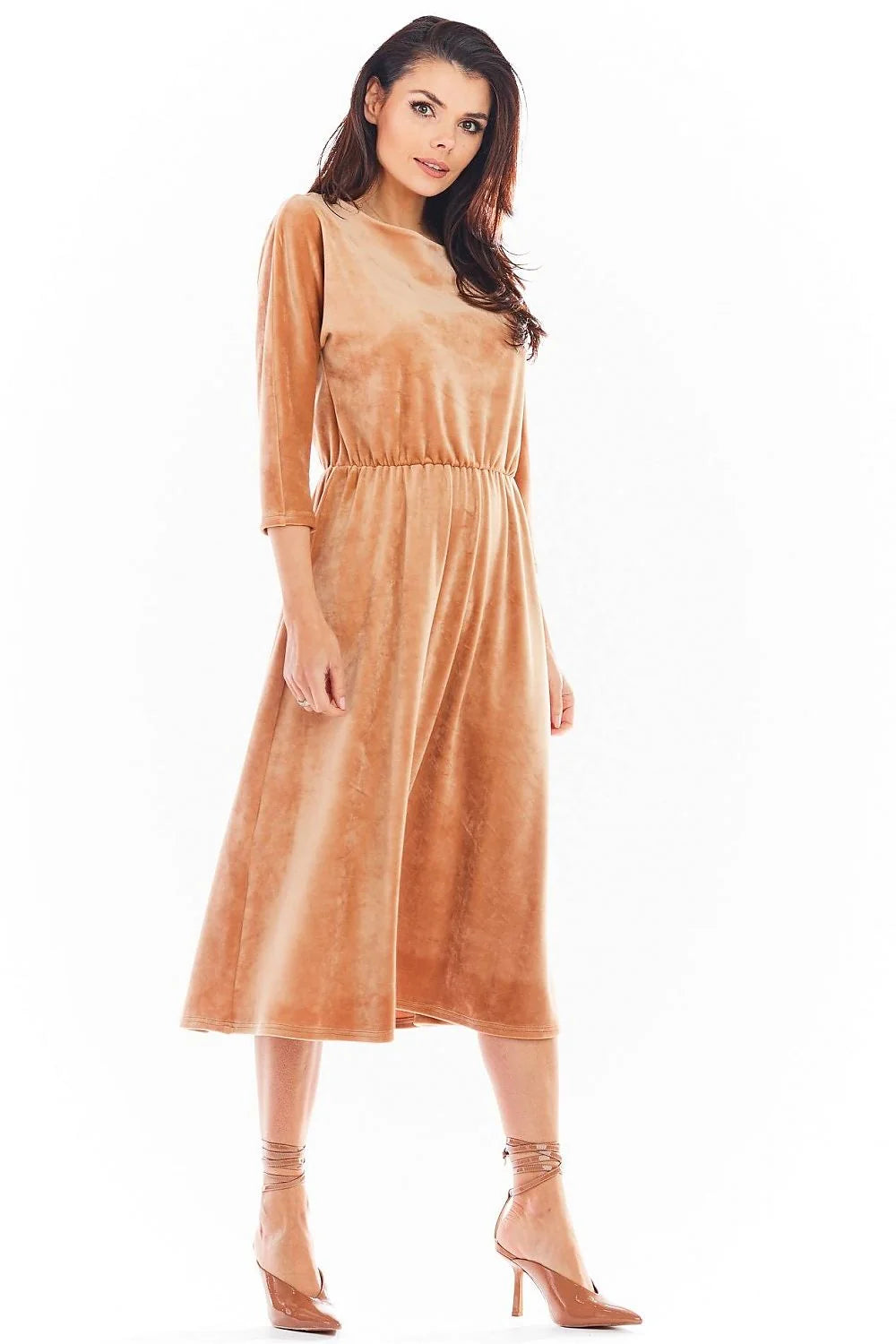 Robe élégante velours noir manches longues col rond soirée chic femme style intemporel