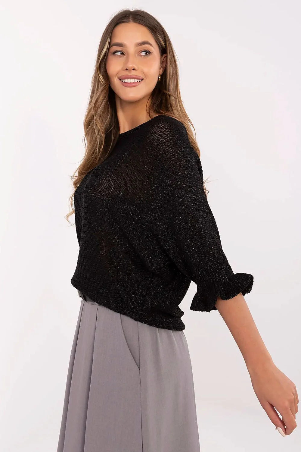 Ensemble élégant top noir semi-transparent manches 3/4 volants jupe grise plissée ceinture argentée femme occasion多种