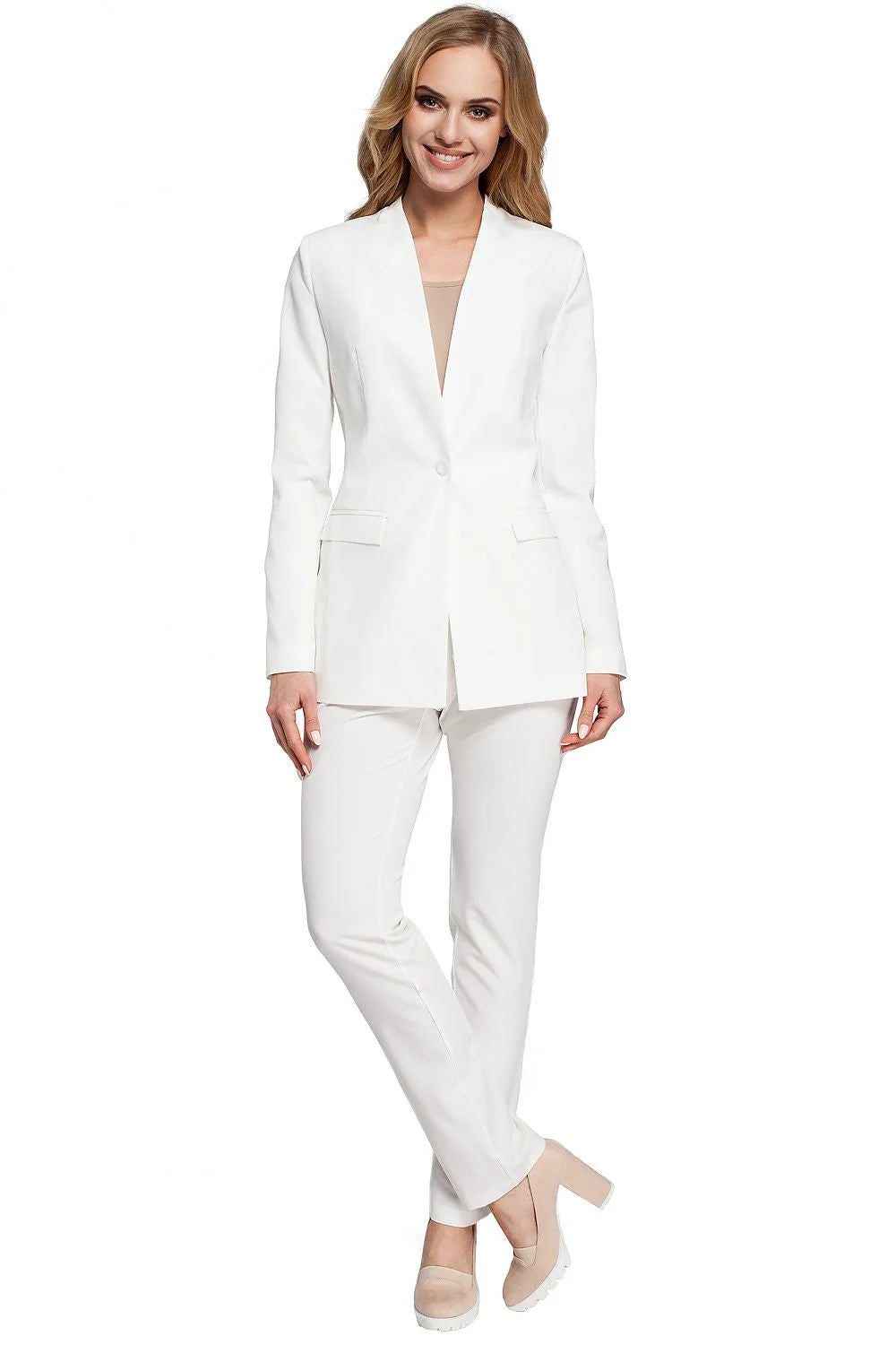 Blazer femme ajusté en tissu bleu marine élégant pour un style professionnel et chic