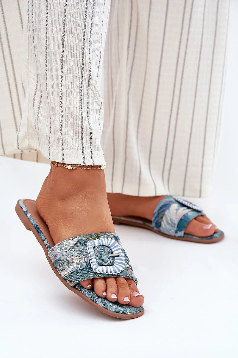 Sandales femmes design ouvert floral brodé sangle large boucle décorative talon plat cuir artificiel été bohème chic