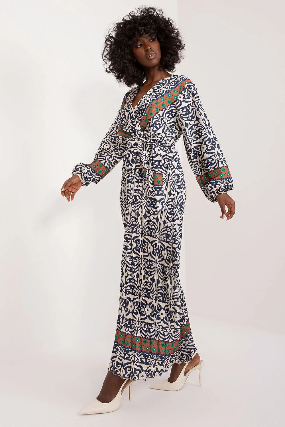 Robe bohème moderne imprimé géométrique longue manches longues ceinture ajustable couleur bleu marine et blanc