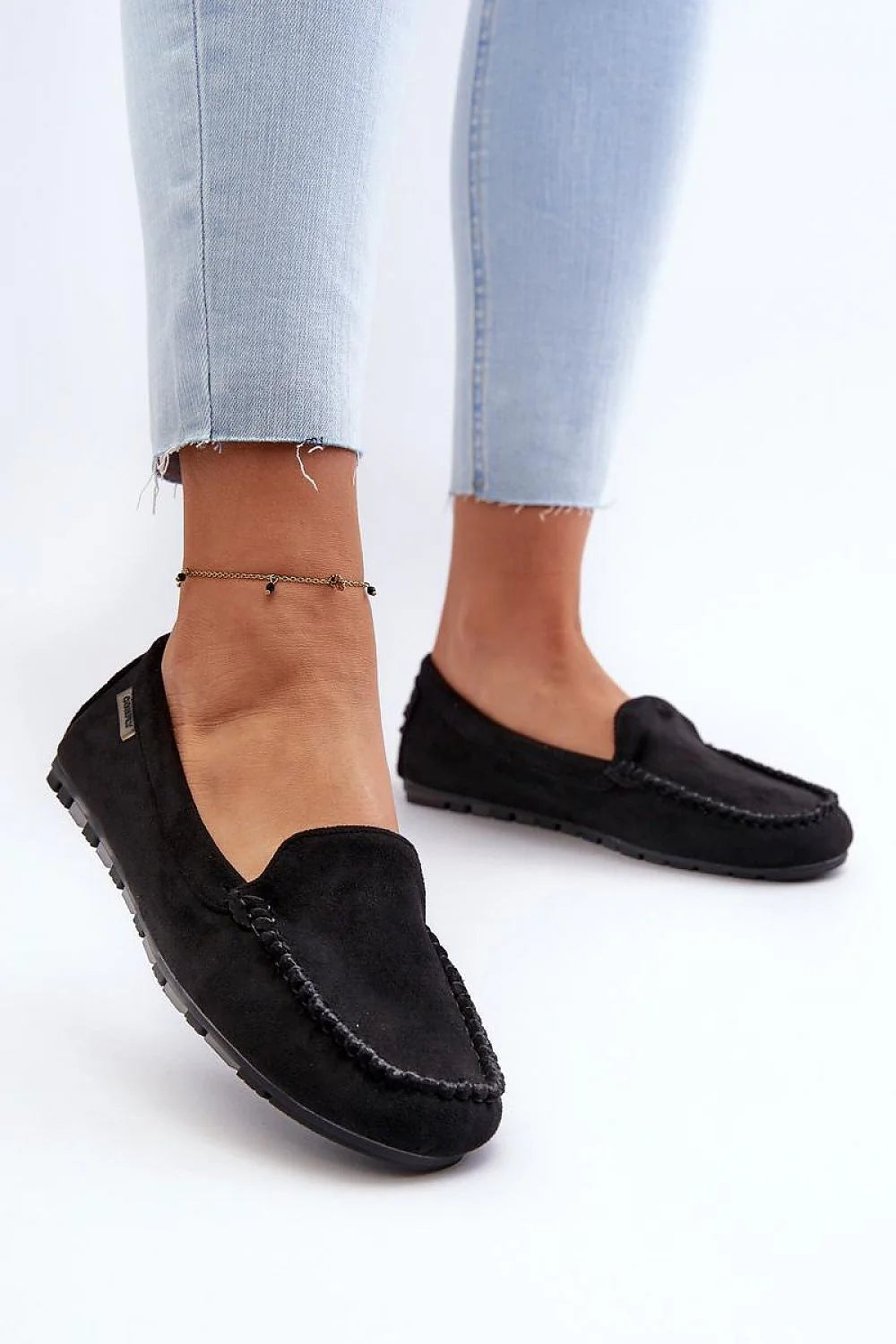 Mocassins femmes classiques cuir suédé éco-friendly noir confort semelle intérieure amortie plateau dos visible look épuré style intemporel quotidien