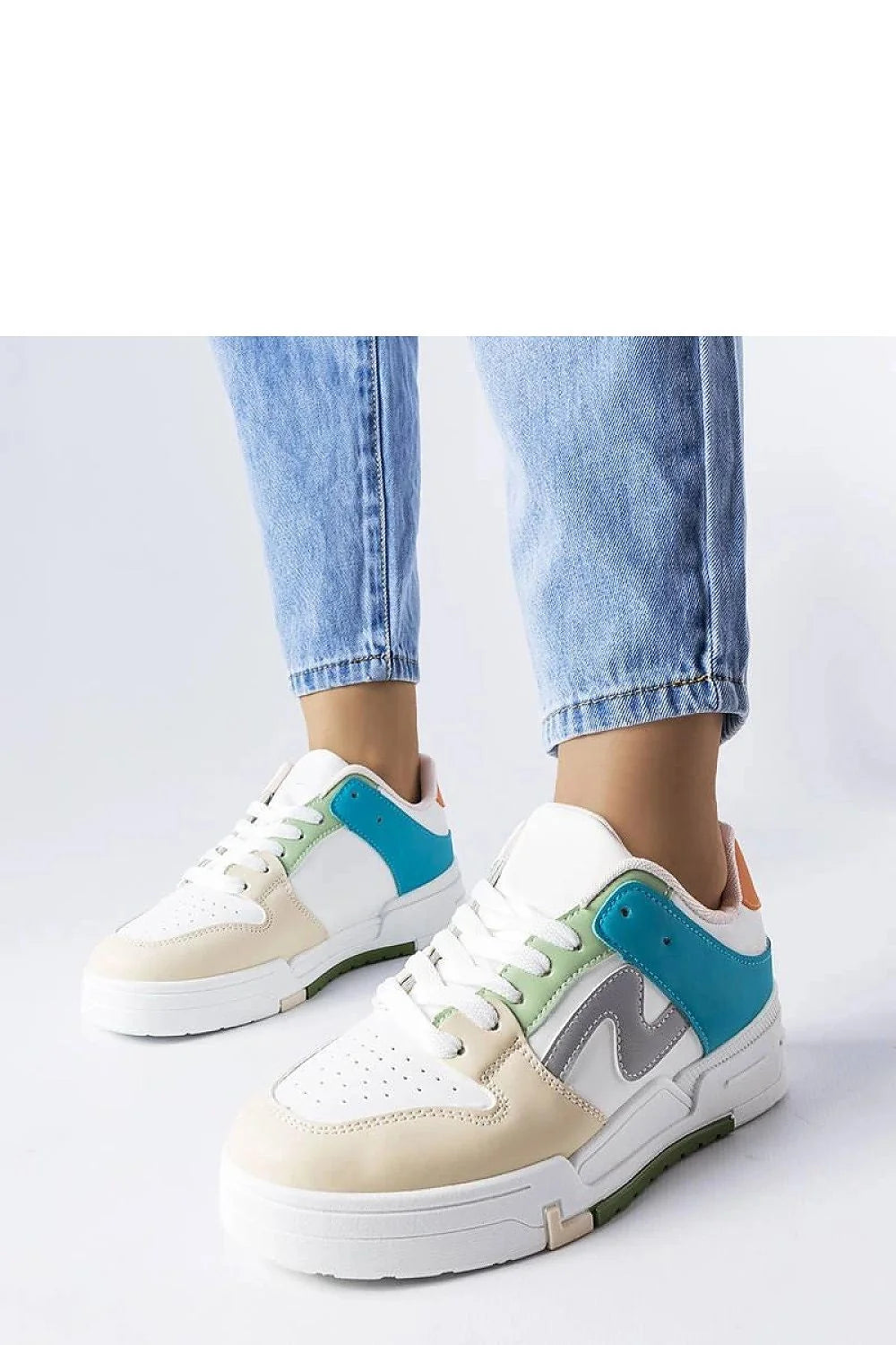 baskets femmes basses multicolores colorblock cuir synthétique semelle caoutchouc plateforme épaisse amorti confortable perforées lacets blancs urbanes tendance