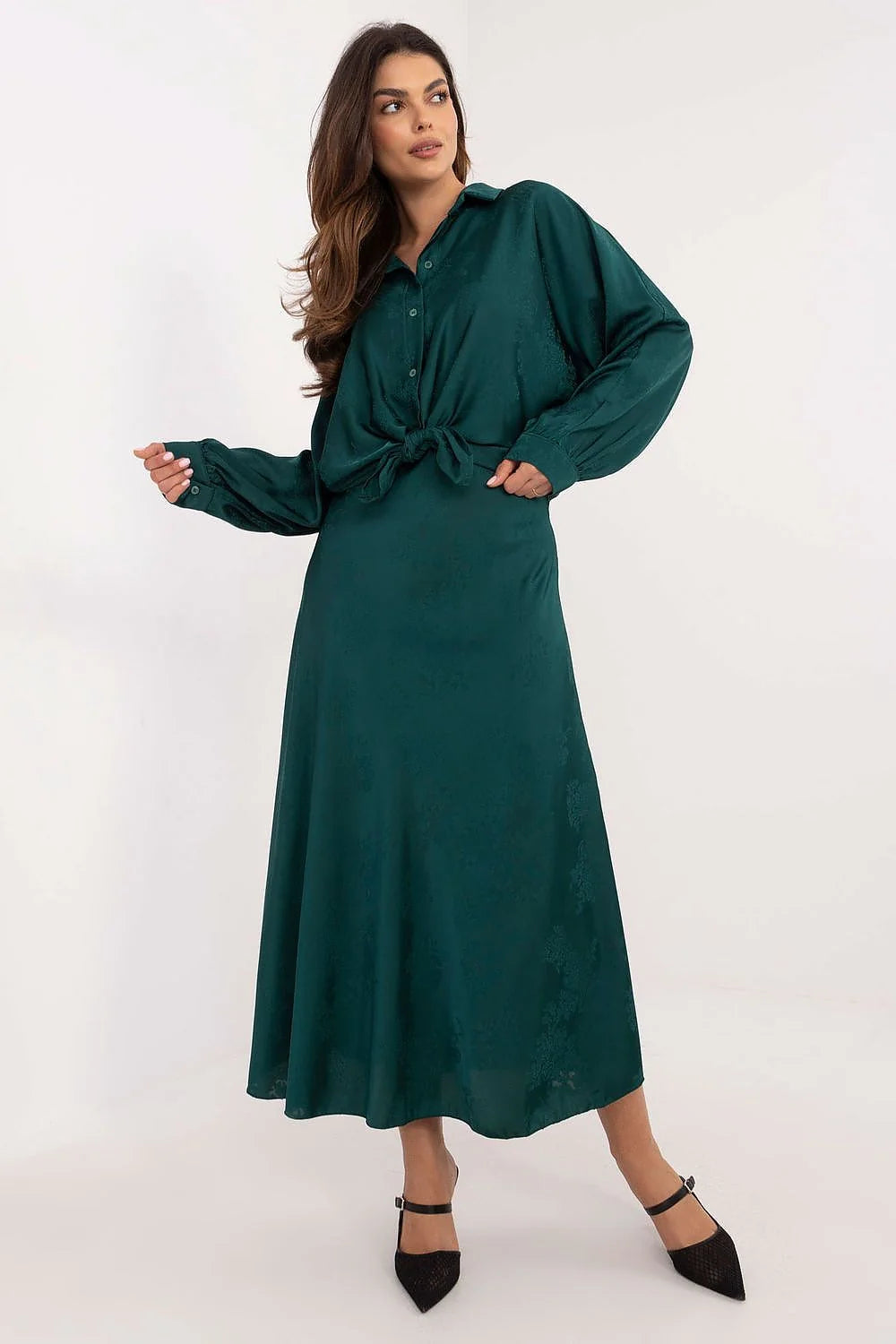 Robe élégante pour femme en vert foncé manches longues nœud à la taille longueur midi satiné occasionnels