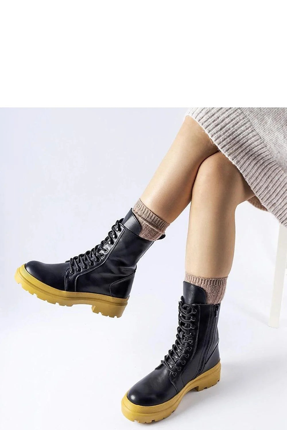 bottes Solea femmes cuir ecologique noir mi mollet lacets fermeture eclair laterale semelle epaisse jaune moutarde rainures profondes confortable moderne