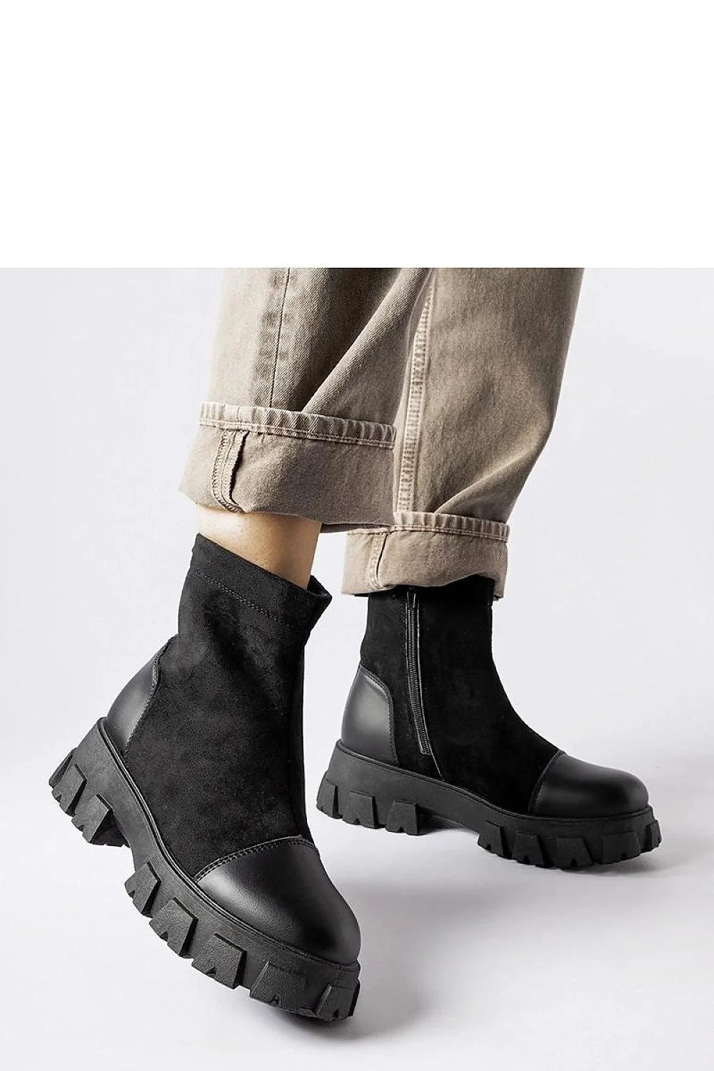 Bottes Chelsea en cuir suédé noir style moderne audacieux semelle épaisse crantée femmes talon moyen