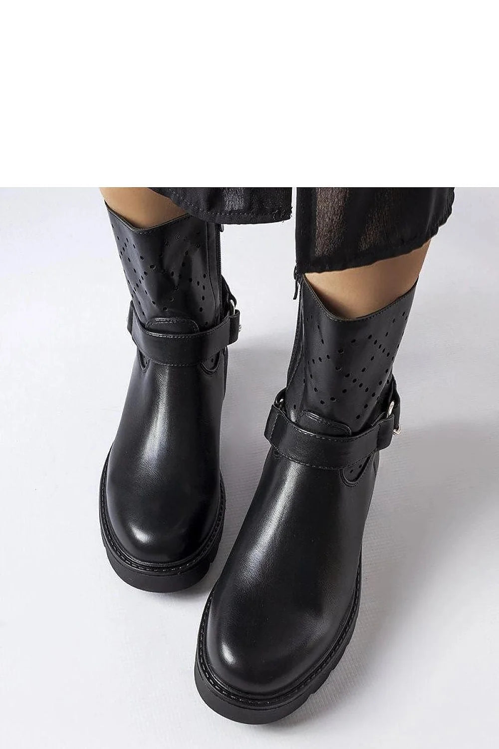 Bottes women modern audacieux design cuir noir ajusté cheville chaîne métallique fermeture éclair confort