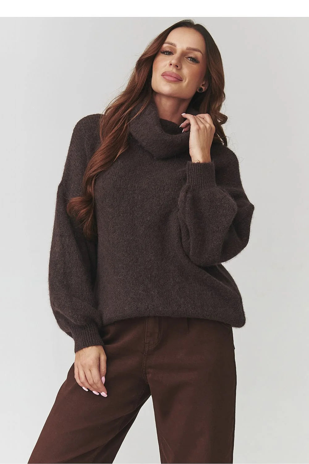 pull femme oversize col roulé maille duveteuse marron foncé manches ballon poignets côtelés moelleux chaud cosy élégant italien alpaga doux