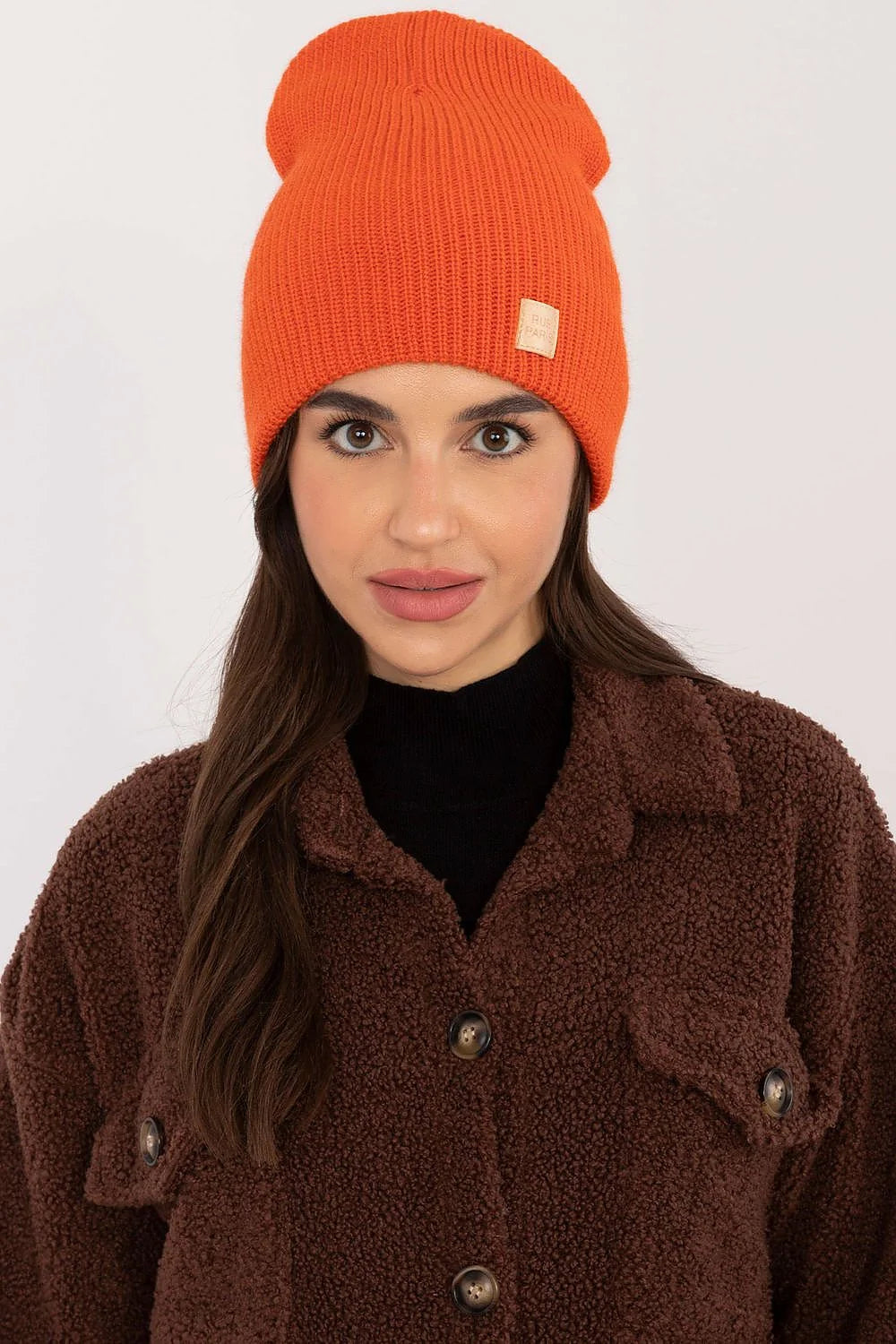 Bonnet Rue Paris mode femme couleur vive design intemporel acrylique doux coupe slouchy écusson discret