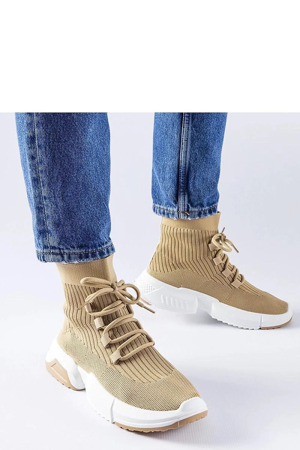 baskets femmes montantes chaussette maille stretch respirante beige camel semelle blanche épaisse caoutchouc adhérente légère confortable maintien cheville lacets décoratifs