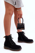 bottines femme suédé noir montante cheville lacets ronds œillets métalliques fermeture éclair latérale talon plat plateforme semelle crantée gomme brune