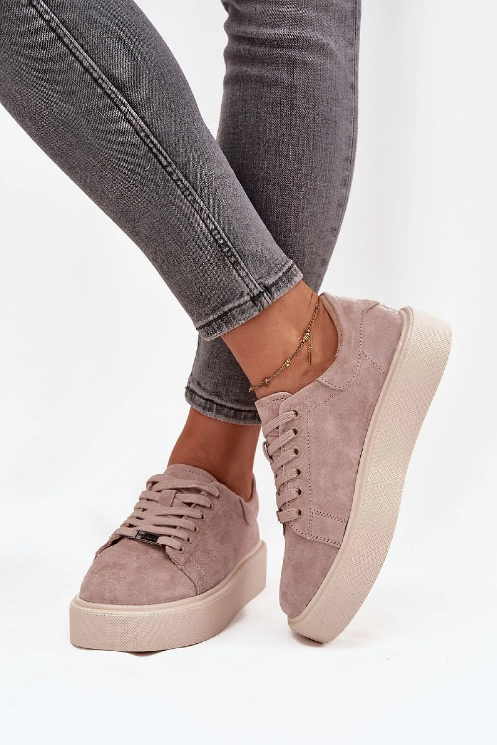 baskets femme basses plateforme suède rose poudré lacets œillets métalliques bout rond semelle intérieure cuir naturel confort quotidien élégant durable