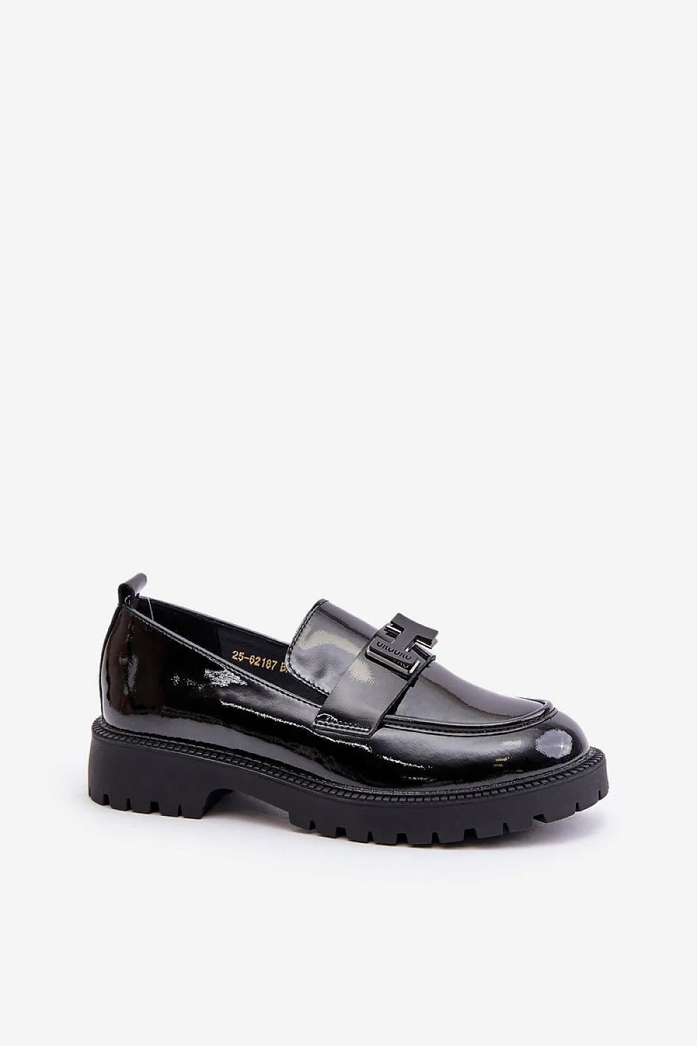 Mocassins femmes élégants cuir verni noir talon plat semelle caoutchouc design moderne finitions luxueuses