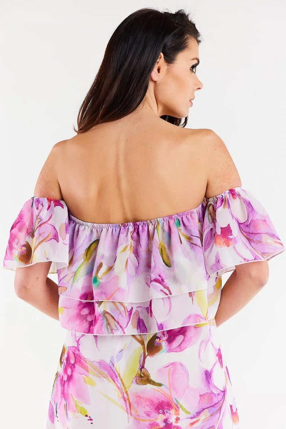 Robe d'été féminine sans bretelles design romantique volants open front tissu mousseline couleurs pastel taille élastiquée