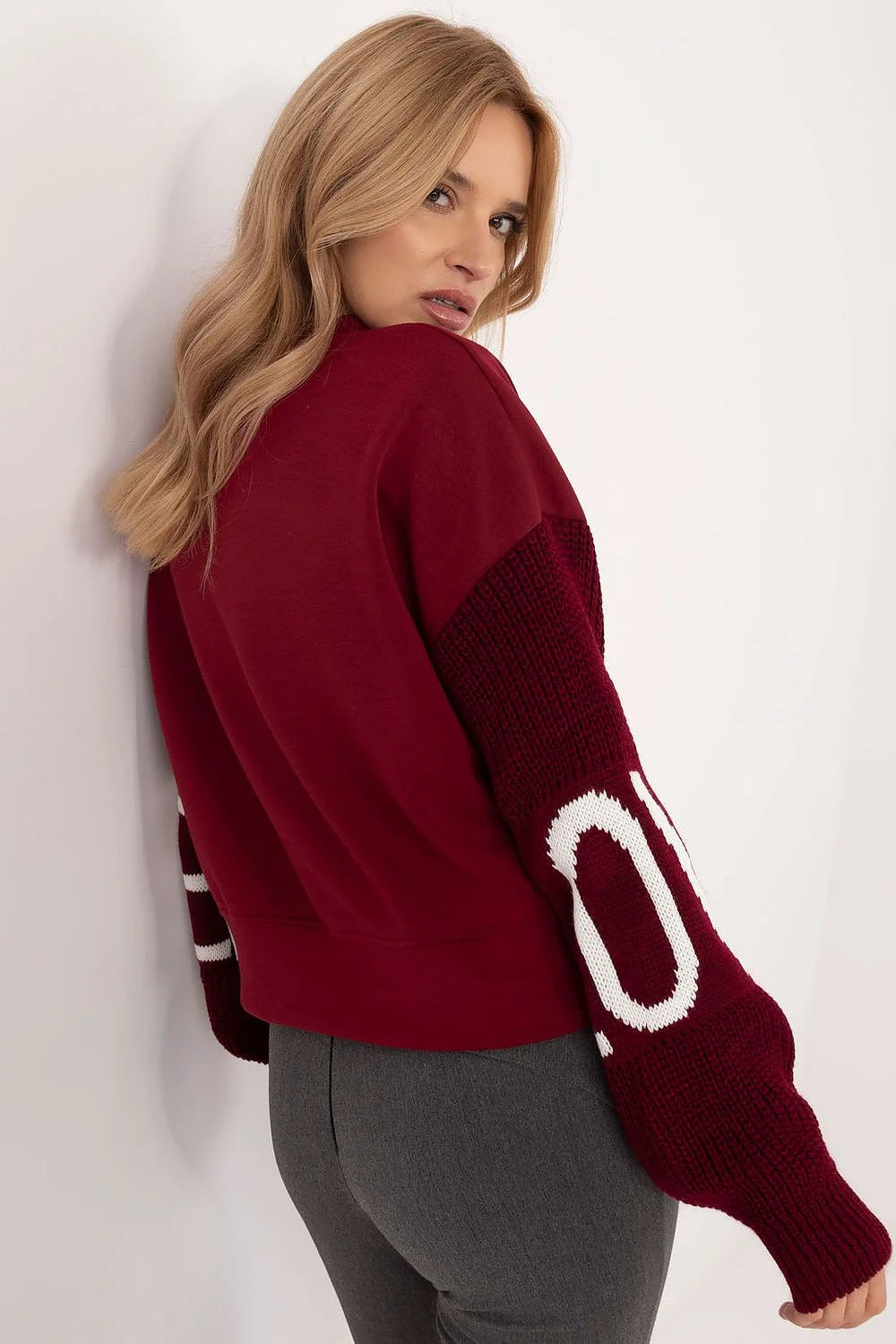 Sweatshirt femme style moderne couleur bordeaux manches longues lettres jacquard encolure ronde confortable tendance Italy Moda