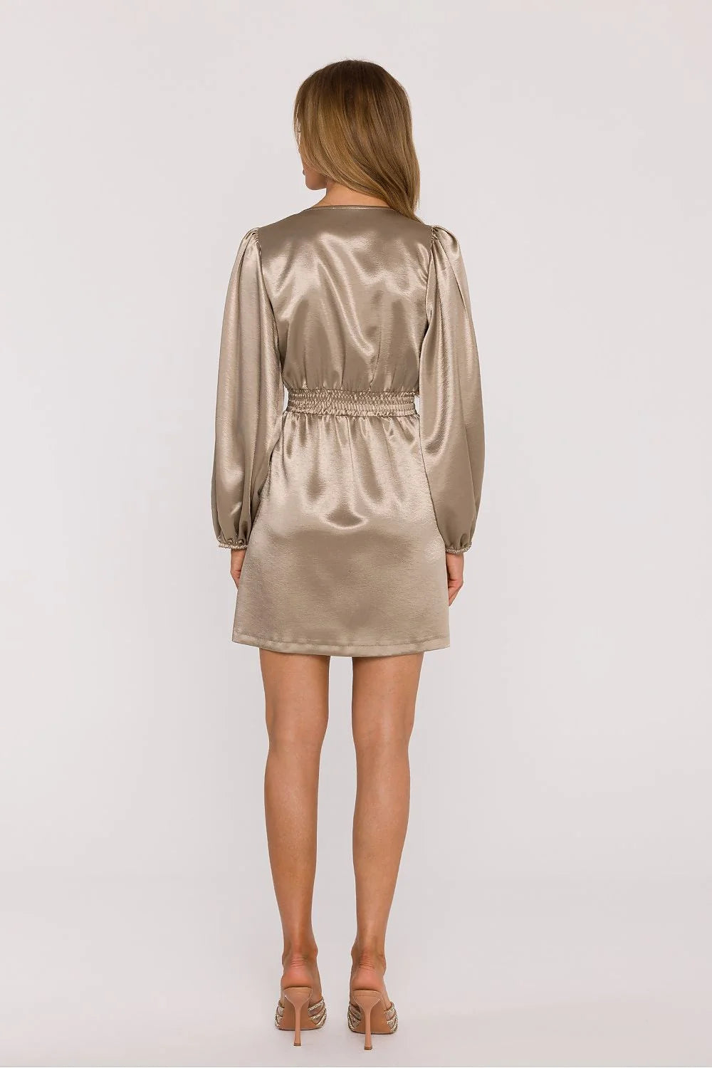 robe mini satinée champagne éblouissante féminine cachecoeur profond décolleté plongeant manches bouffantes longues taille cintrée ceinture boutons recouverts jupe droite