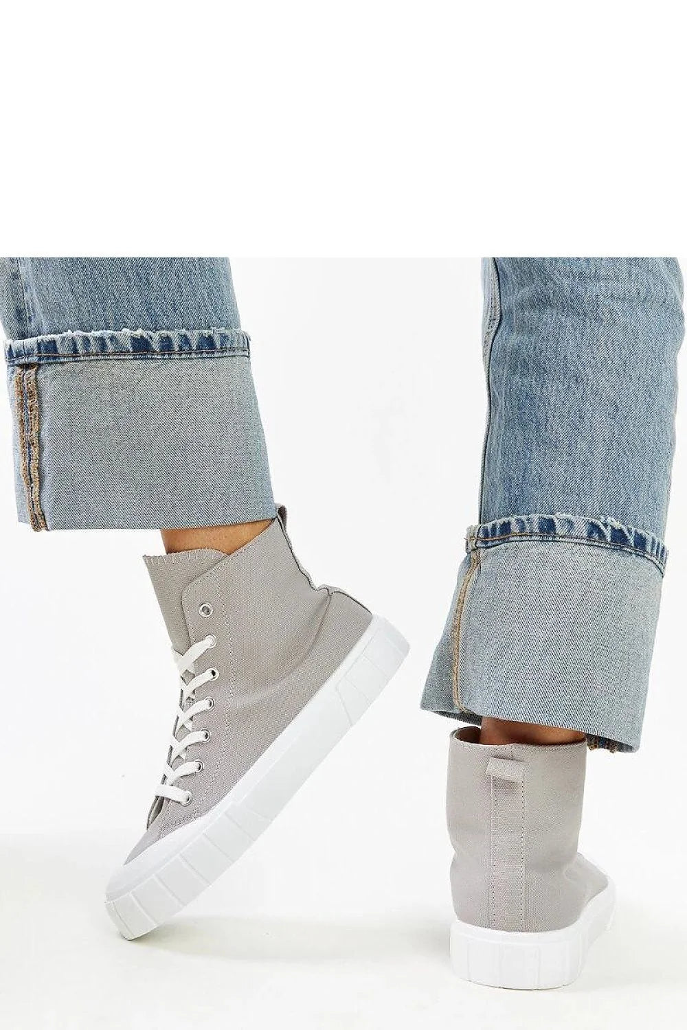 Baskets montantes grises pour femmes design moderne confortable élégante tendance laces blanches semelle caoutchouc