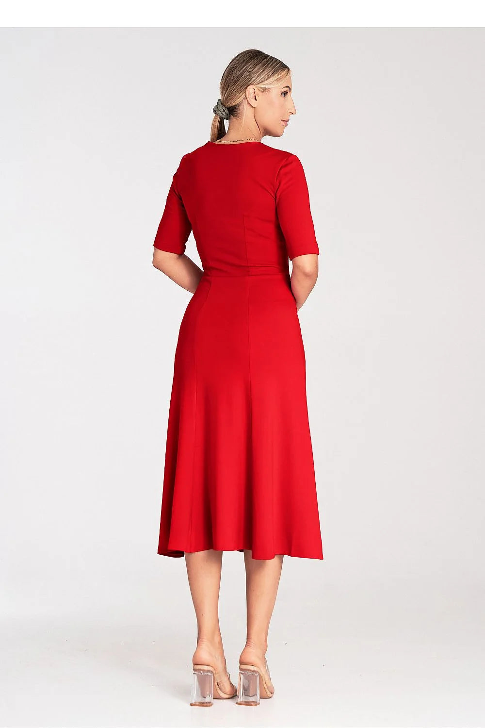 robe jour élégante moderne midi ajustée taille cintrée jupe évasée manches mi longues tissu stretch rouge vif fermeture éclair latérale