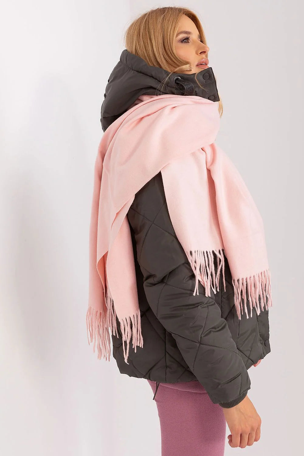 écharpe hiver longue châle oversize rose pâle douce matelassé franges effilées pashmina laine cachemire tombé fluide généreux élégant féminin chaud