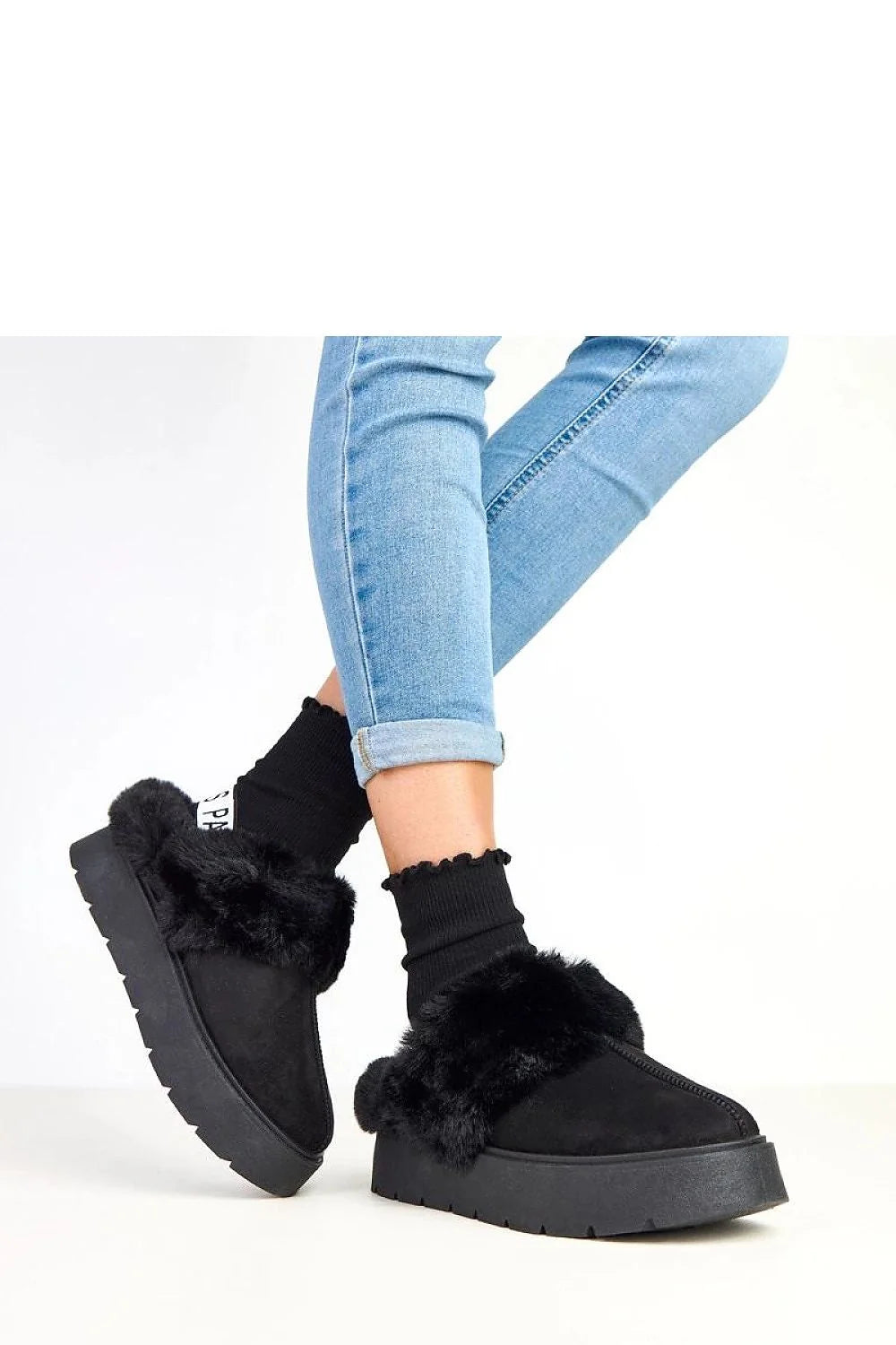 bottines basses suédine synthétique noires fourrées faussefourrure plateforme4cm semellecrantée antidérapante bout rond élastique avant couture décorative confortable chaude urbaine cosy