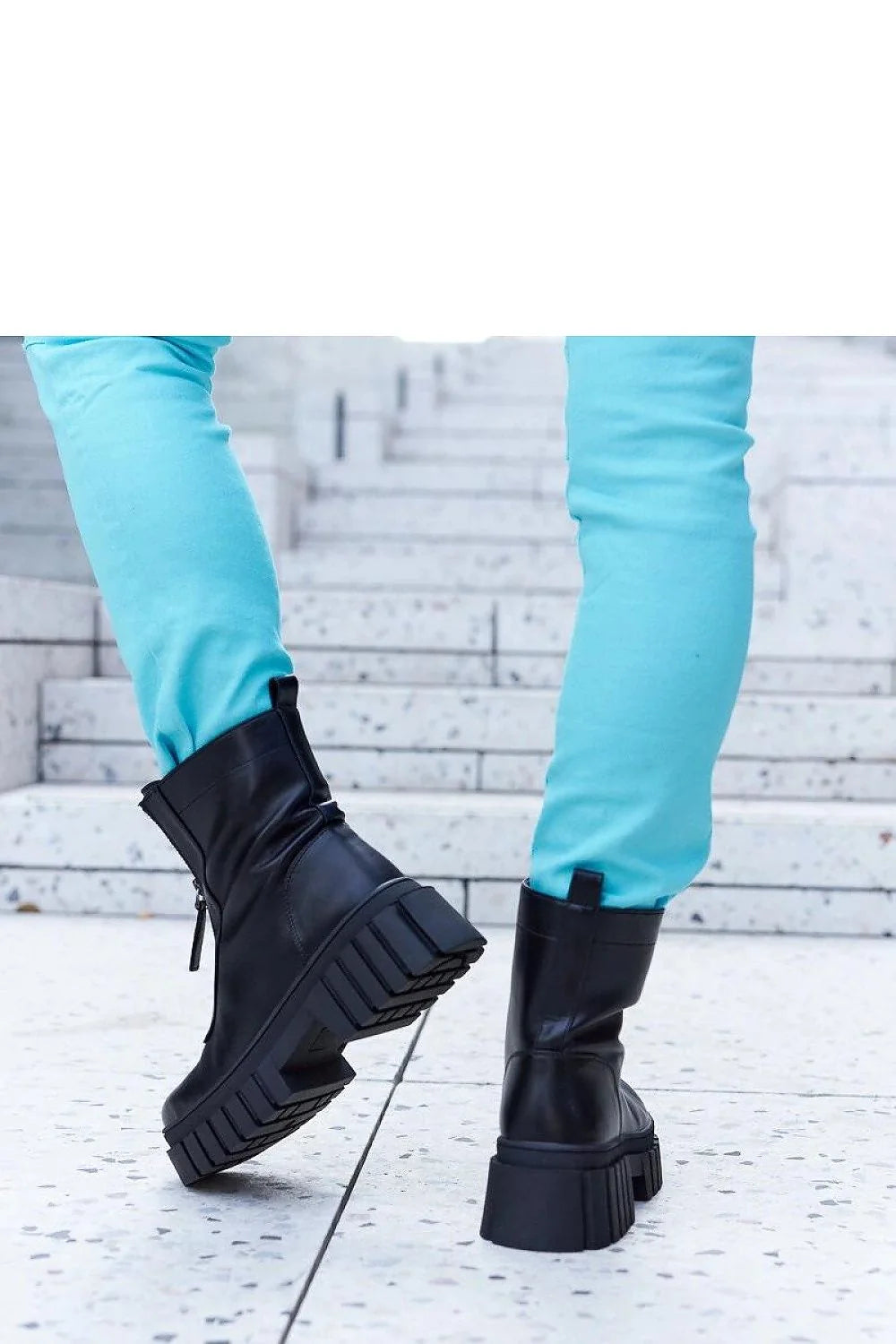 bottines noires Francavilla cuir lisse plateforme semelle caoutchouc crantée talon large mi haute bout rond fermeture éclair doublure chaude antidérapantes