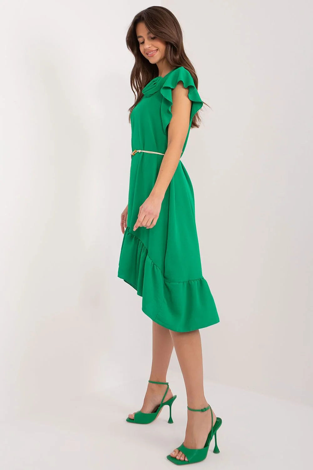 Robe asymétrique à manches courtes en polyester vert émeraude avec ourlet à volants et ceinture multicolore pour femmes