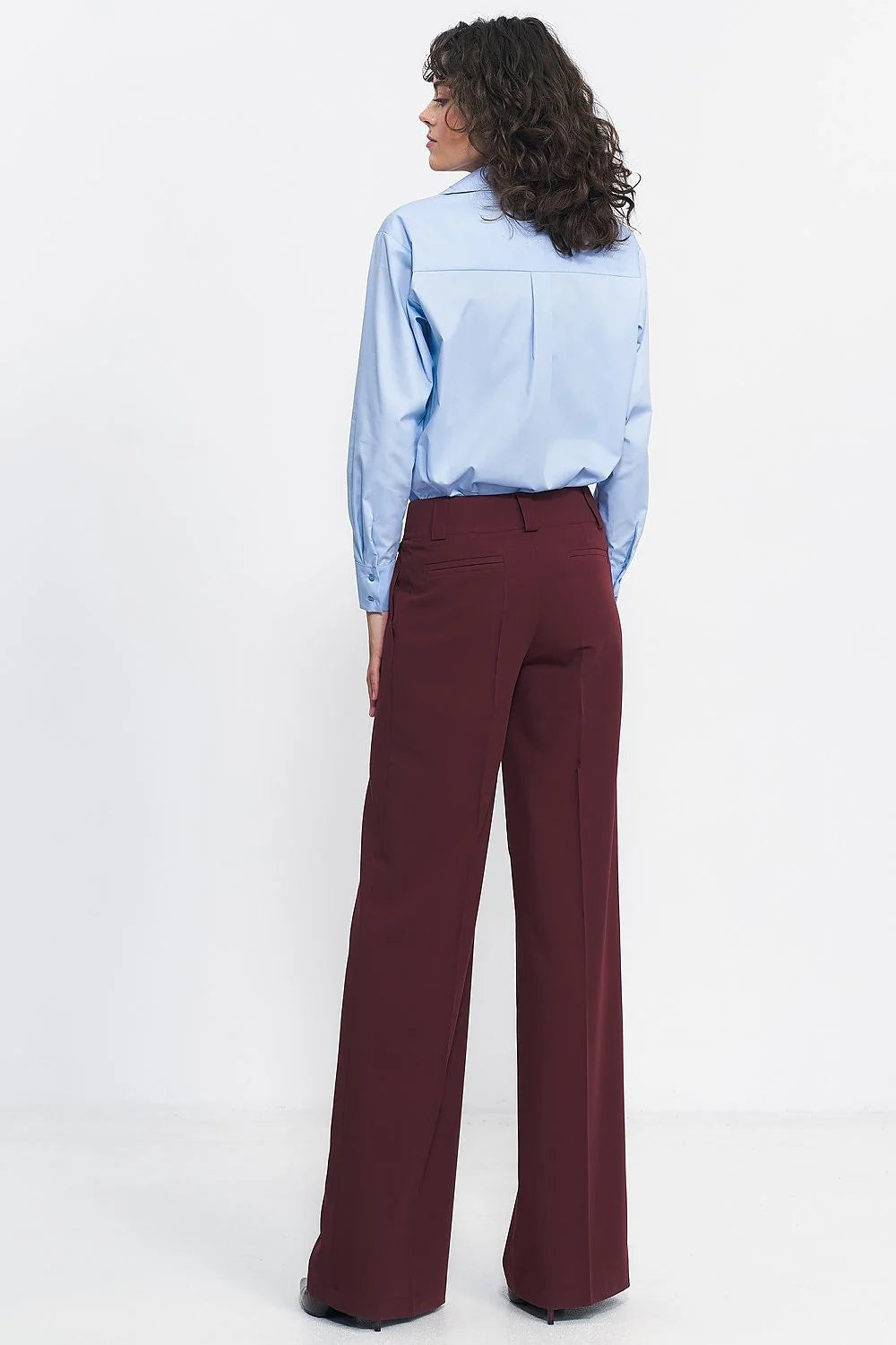 Pantalon long Nife élégant coupe large jambes évasées couleur bordeaux matière douce taille haute femme