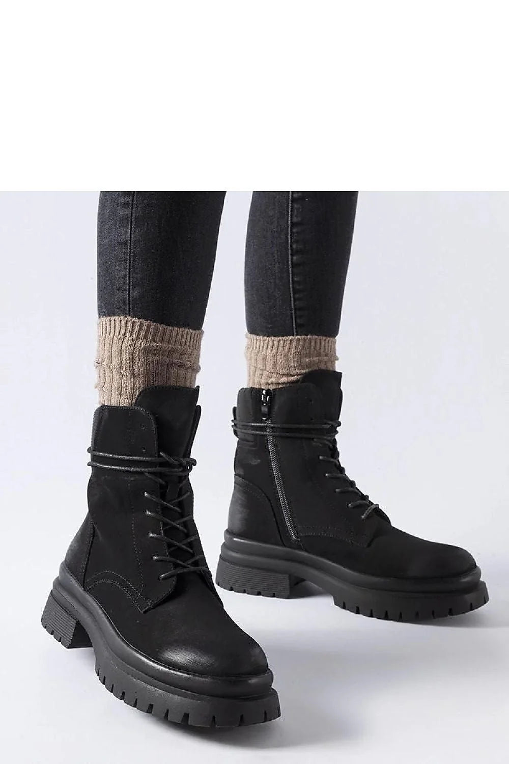 Bottes pour femme robustes modernes noires en cuir tige mi-mollet fermeture éclair latérale semelle épaisse talon modéré beige