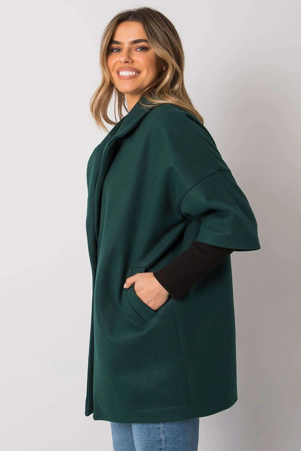 Manteau polyester noir oversize col droit manches longues poches latérales bouton métallique femme ample