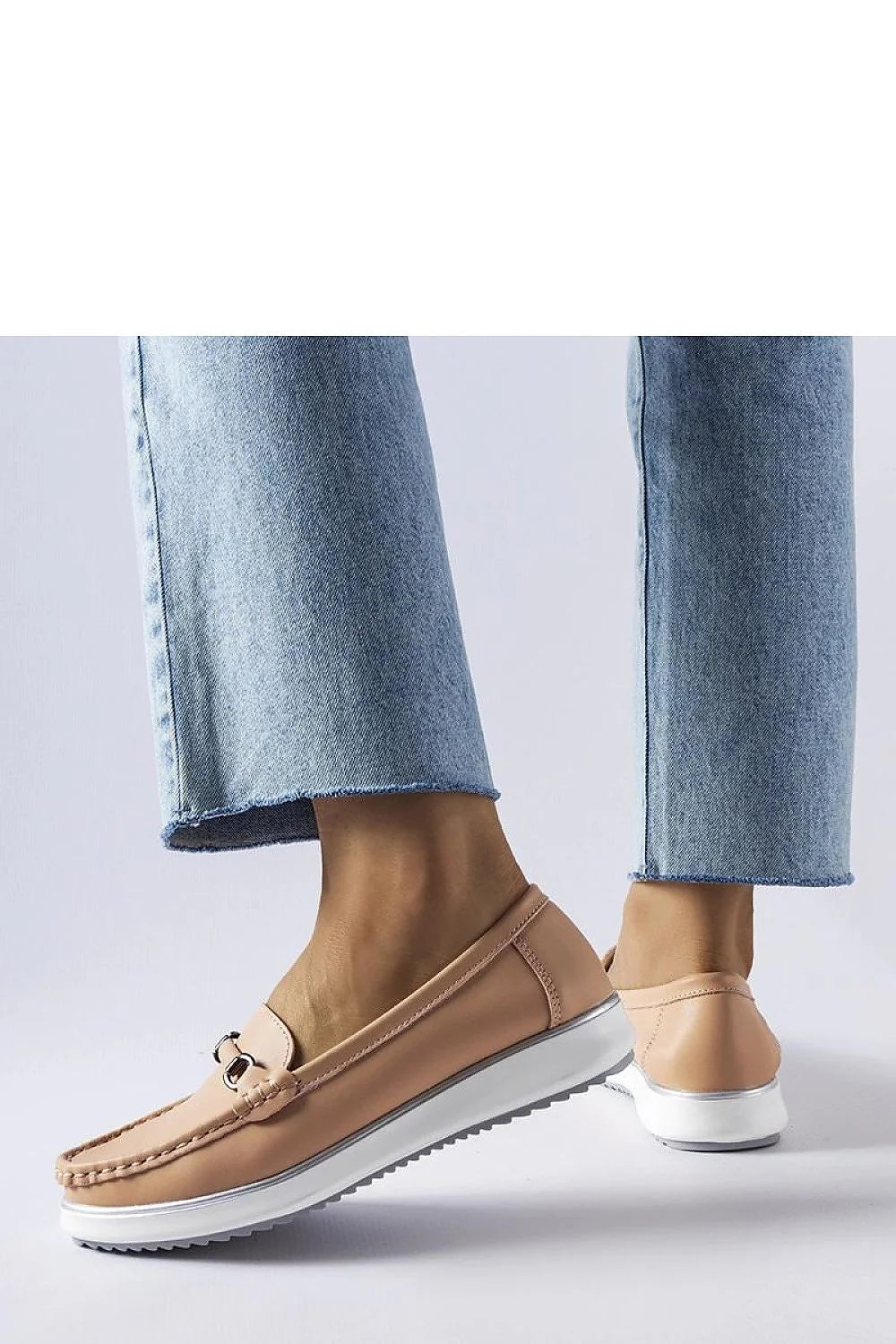 Moccasins élégants pour femmes couleur beige rosé cuir lisse style intemporel confortable ville week-end