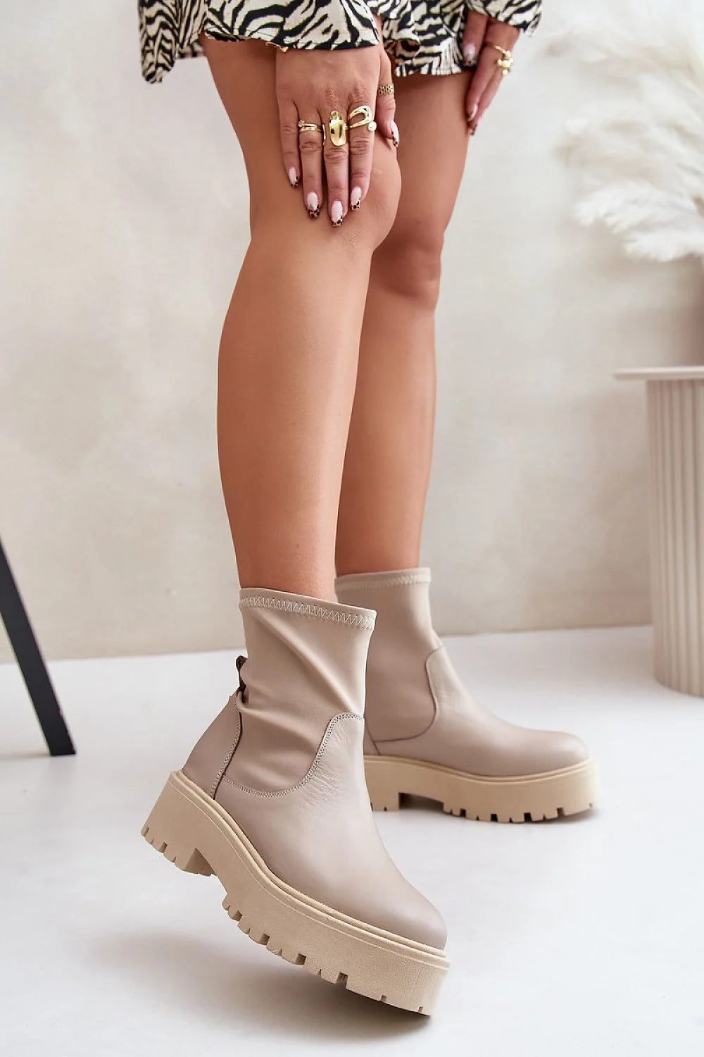 bottines femme mi mollet beige simili cuir lisse minimaliste slipon stretch cheville elastique semelle crantee plateforme talon stable confort urbain