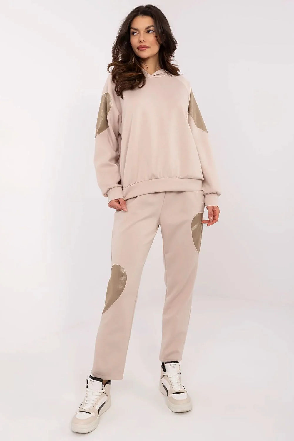 Ensemble de survêtement Italy Moda pour femme, style décontracté moderne, tissu en coton, couleur beige clair, coupe oversize, pantalon taille haute, finitions dorées, occasion quotidienne