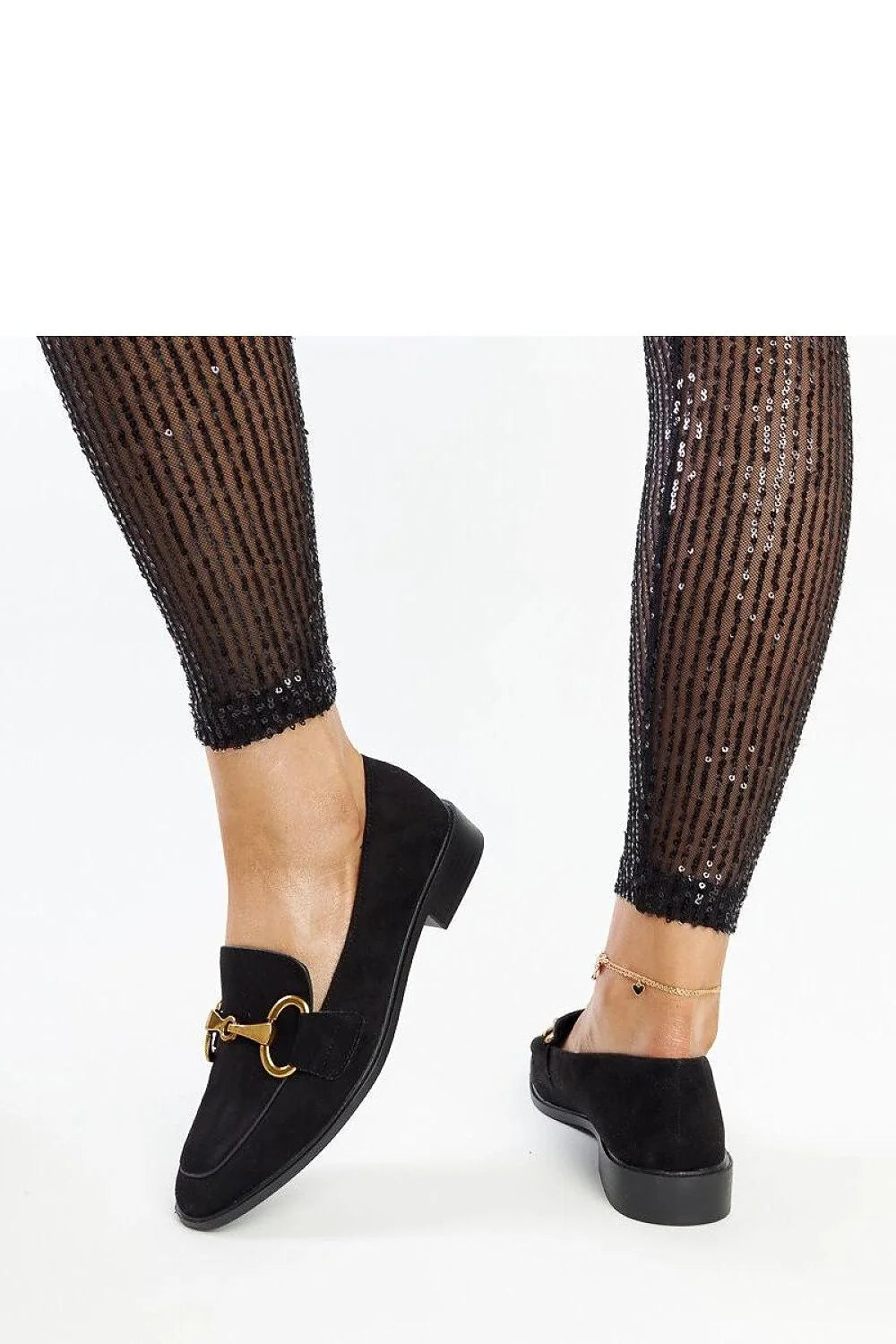 Moccasins femmes classiques élégants cuir noir bout en amande détails métalliques dorés confortables occasionnels